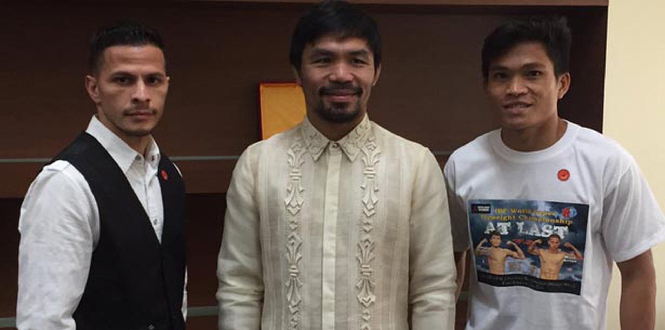 Arroyo y el filipino Jerwin Ancajas tuvieron un breve encuentro con Manny Pacquiao. (Suministrada)