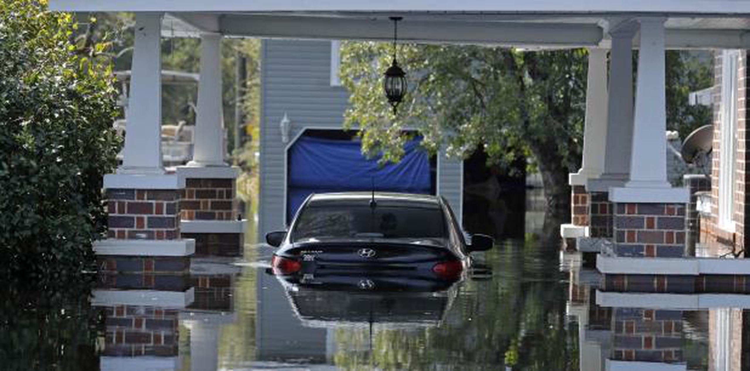 Carolina del Sur también ordenó más evacuaciones en momentos en que los ríos continúan creciendo. (AP  / Gerald Herbert)