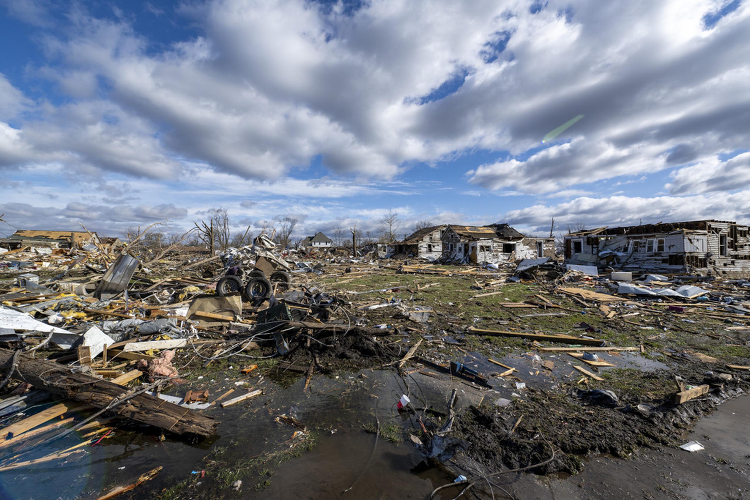 Tormenta 'destructiva' con tornados deja varios muertos en Misuri, centro de EU
