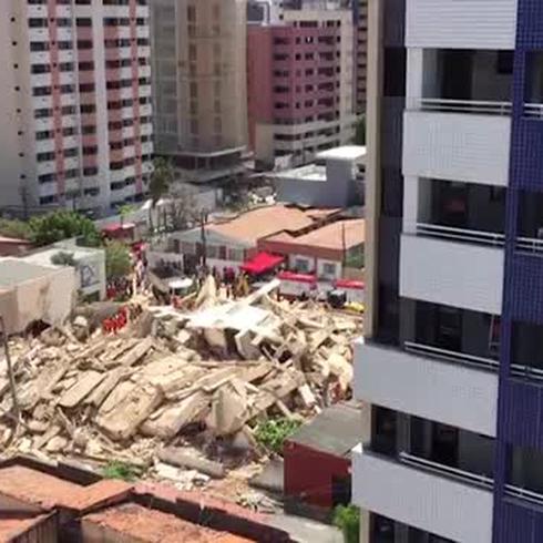 Se derrumba un edificio de siete pisos en Brasil