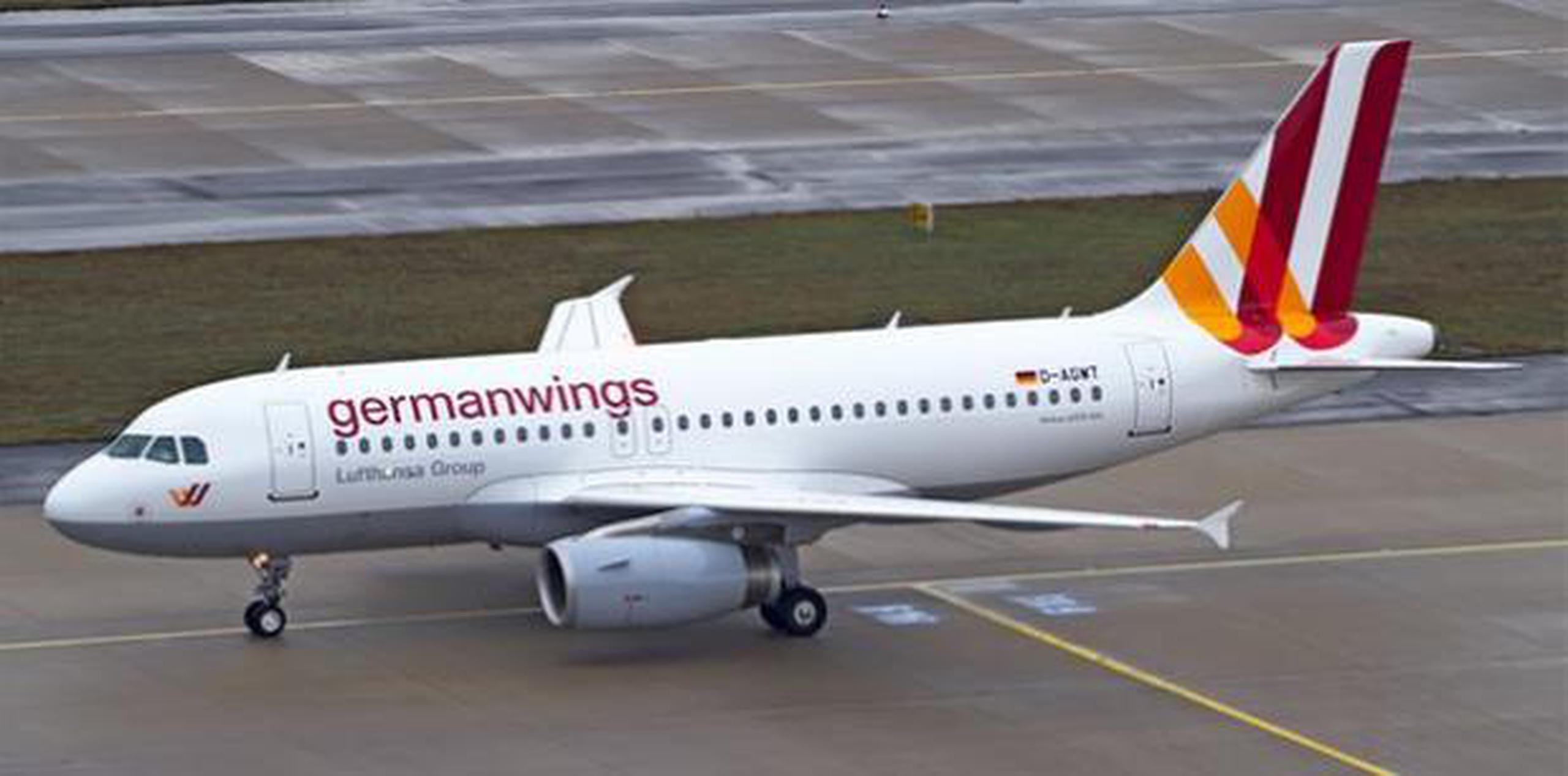 El piloto Andreas Lubitz se encerró en la cabina y estrelló un avión de Germanwings en los Alpes franceses en 2015, matando a 150 personas. (Archivo)