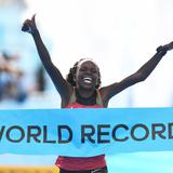Keniana establece nuevo récord mundial de medio maratón