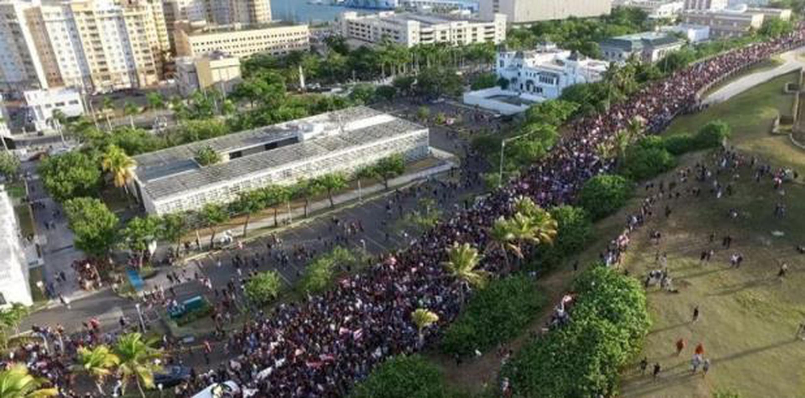 Miles de personas marcharon el pasado miércoles exigiendo la renuncia de Rosselló. (Drones de PR)