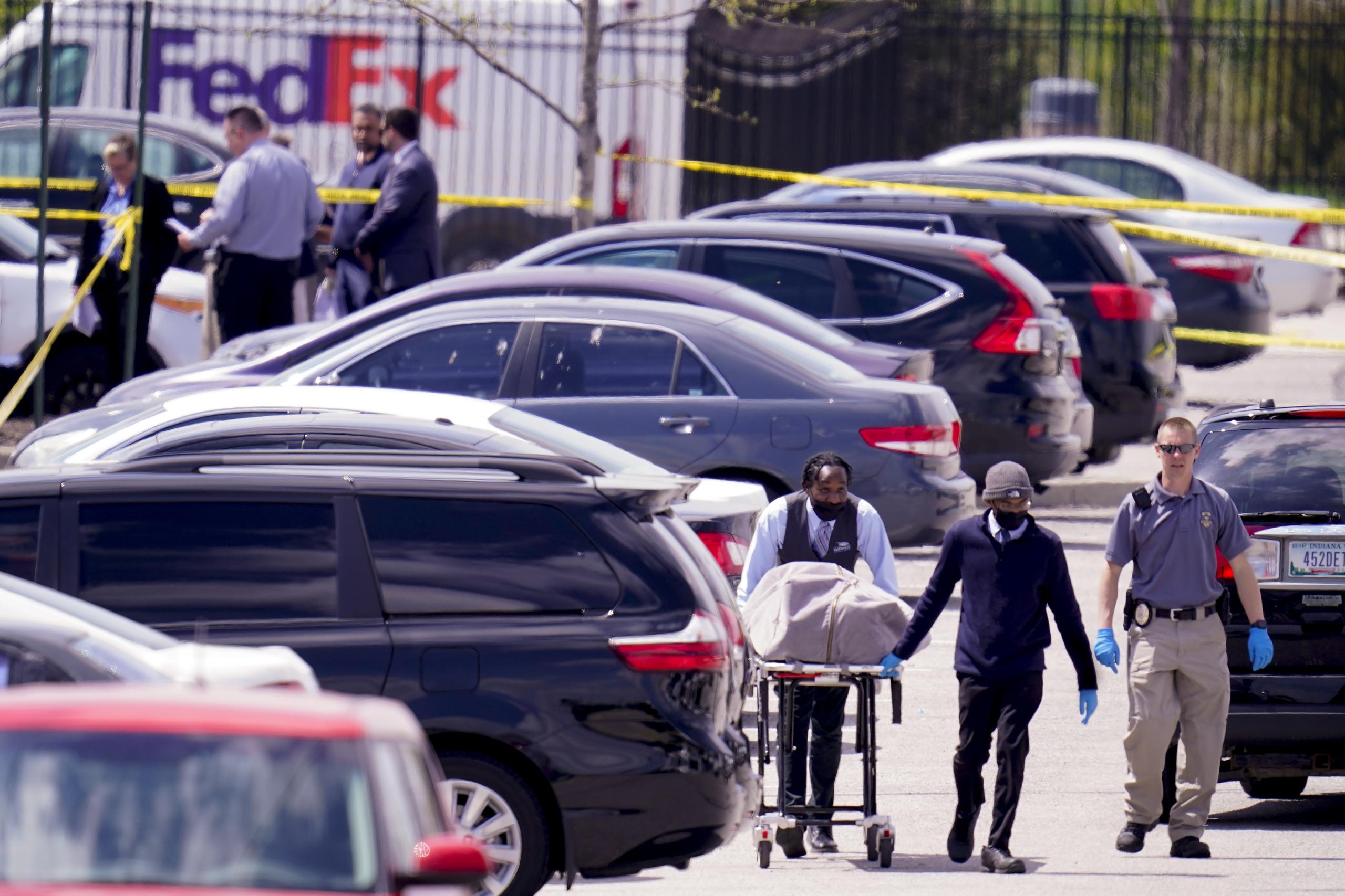 Brandon Scott Hole comenzó a disparar contra personas al azar en el estacionamiento de las instalaciones de FedEx.