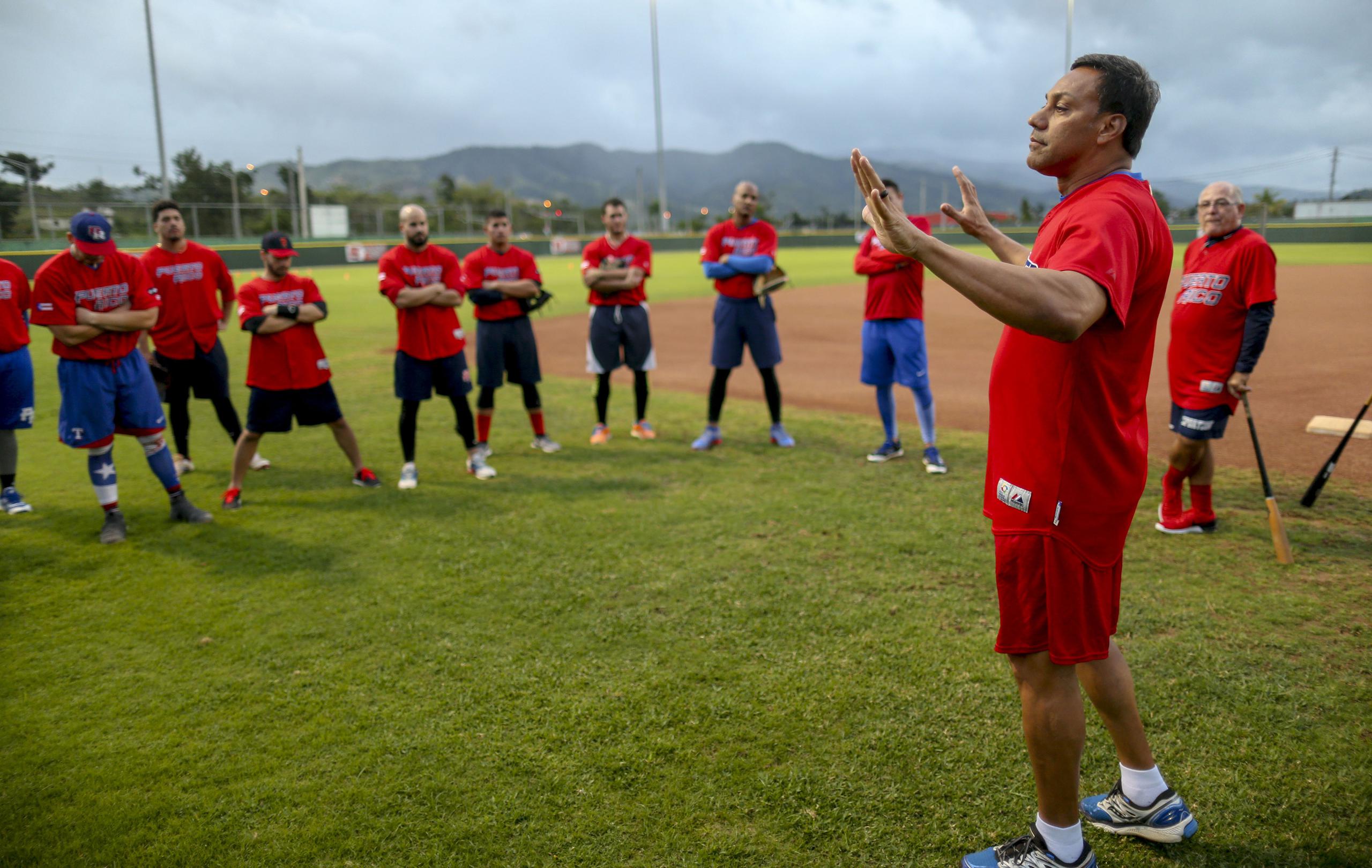 El Equipo Nacional de Béisbol había programado viajar a Surprise, Arizona, el 20 de marzo. Puerto Rico es dirigido por Juan 'Igor' González.