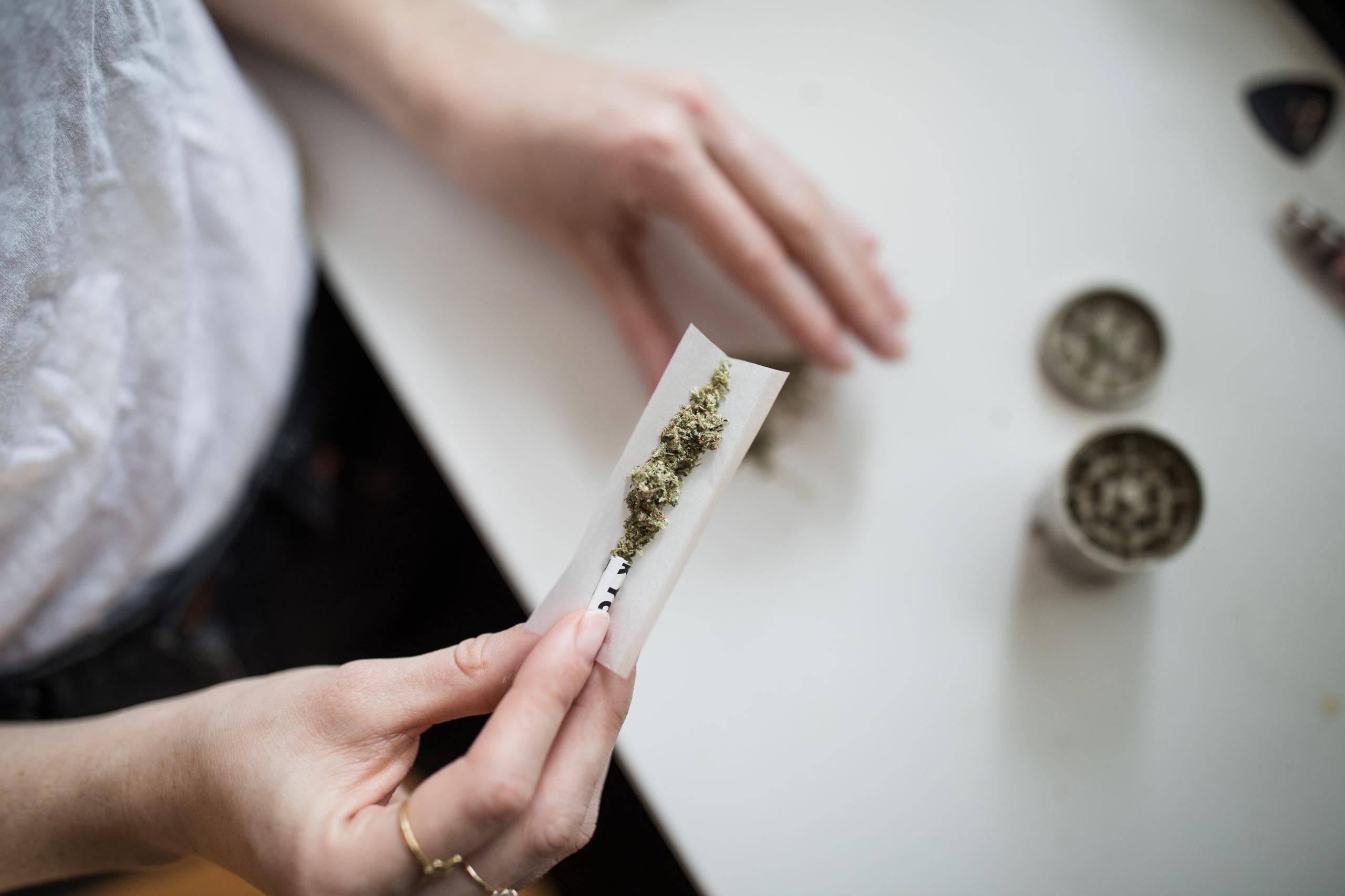 El uso generalizado de la marihuana entre las generaciones jóvenes lo convierte en un importante problema de salud pública. (Thought Catalog / Unsplash)
