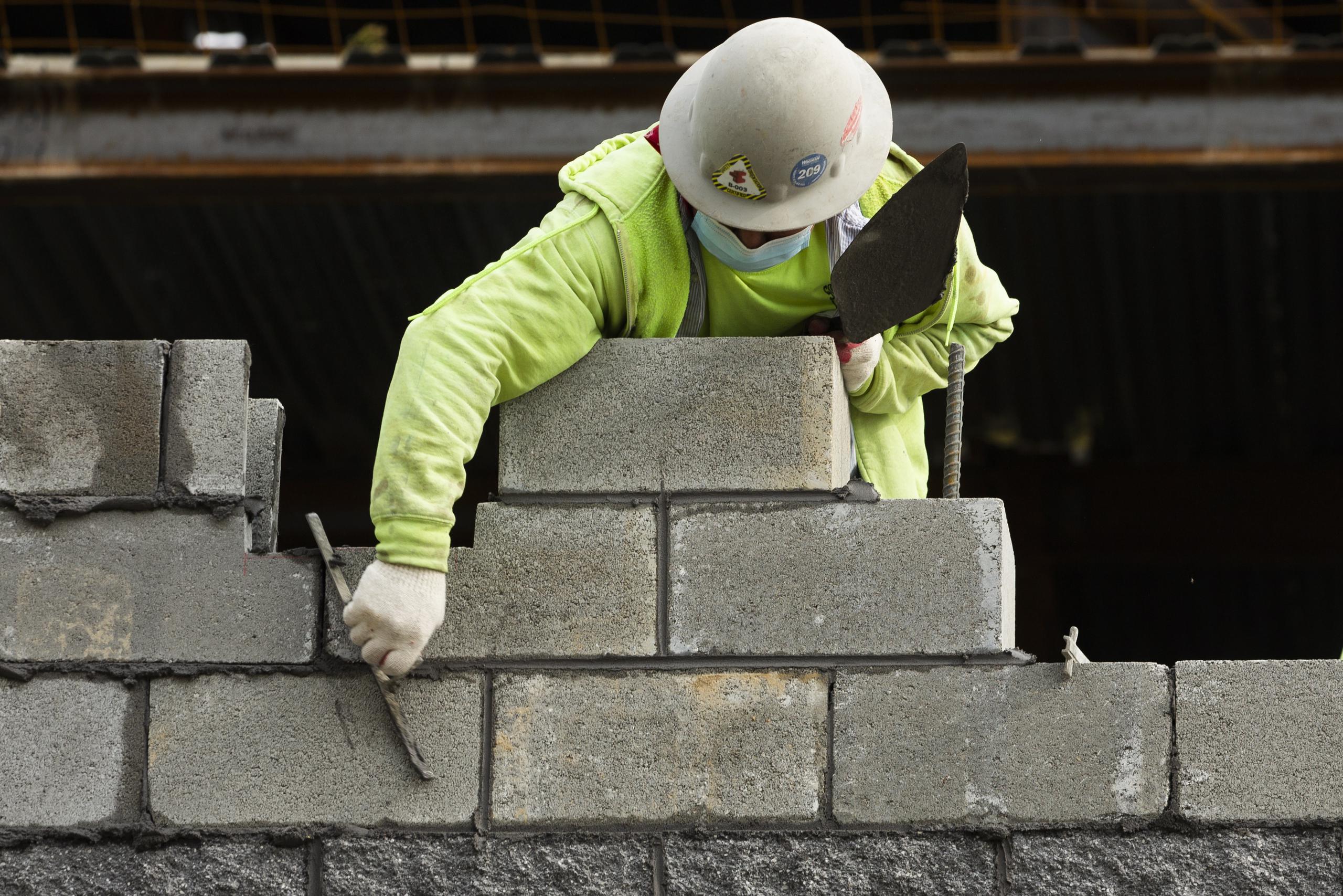 La industria de la construcción registró alza en la participación laboral.