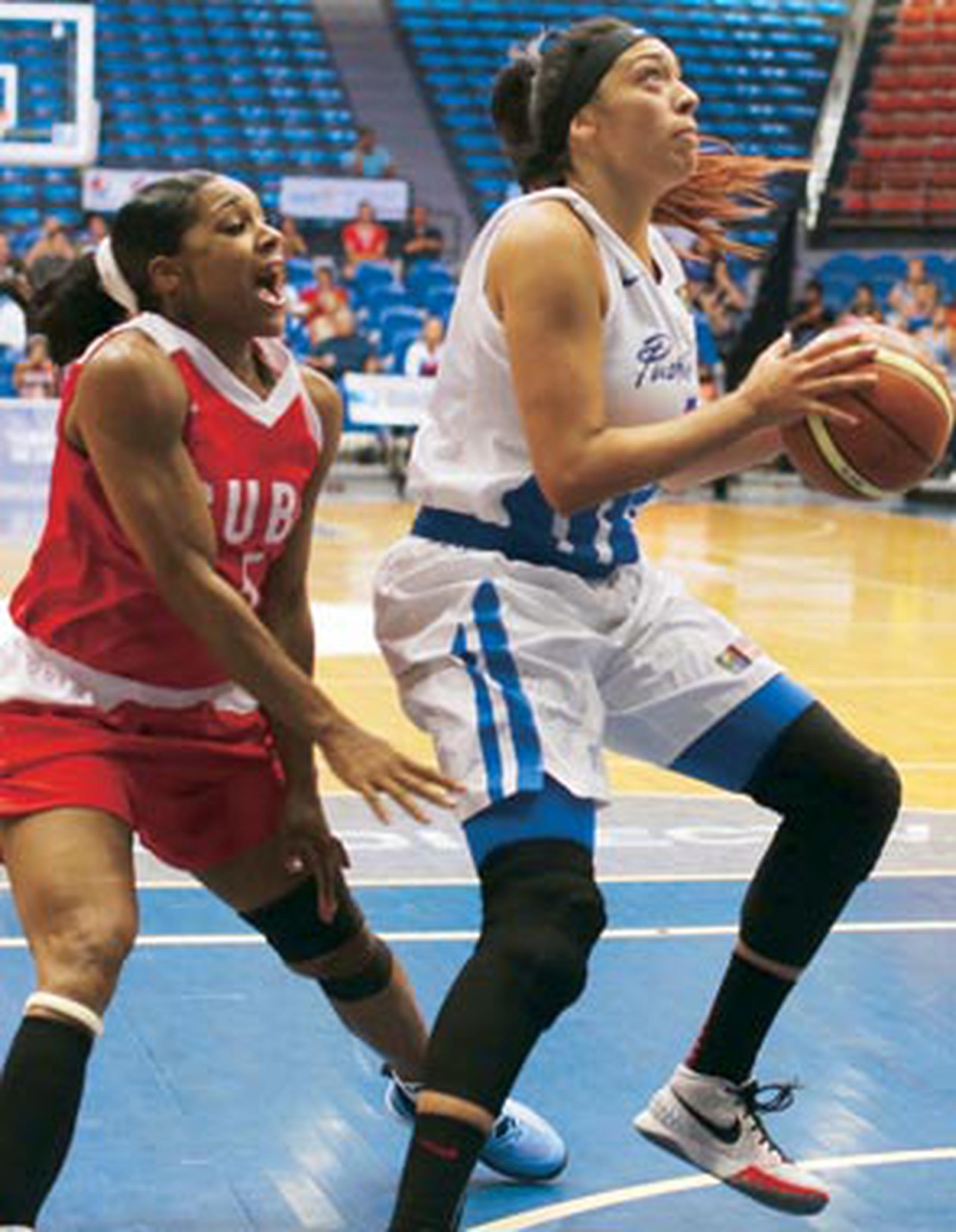 Angélica Bermúdez es una de las jugadoras con mayor presencia en la pintura dentro de la Selección de baloncesto femenino. (juan.alicea@gfrmedia.com)