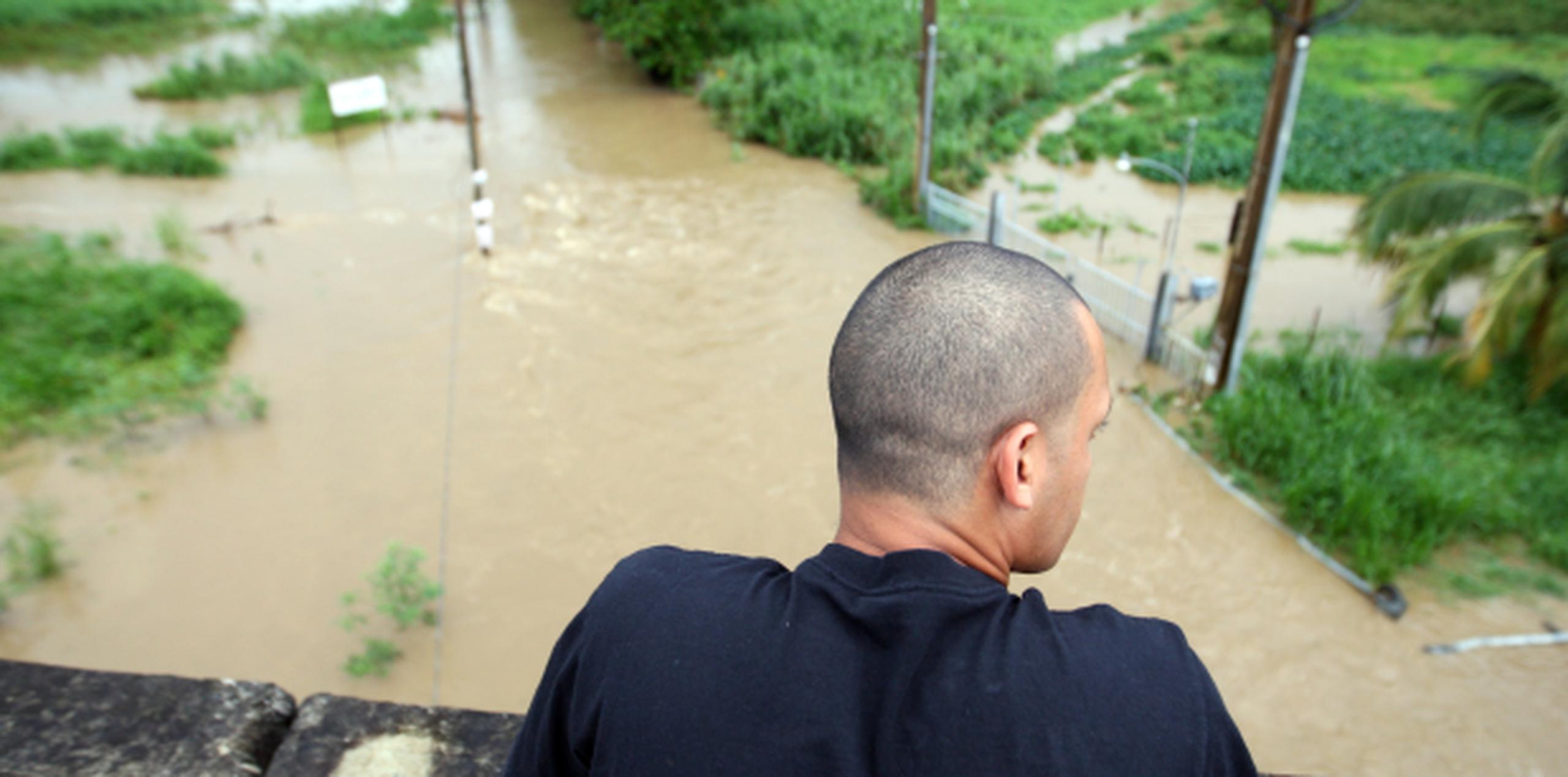 “El Río Blanco esta desbordado", dijo Orlando Díaz, director regional de la zona de Humacao de AEMEAD. (Archivo)