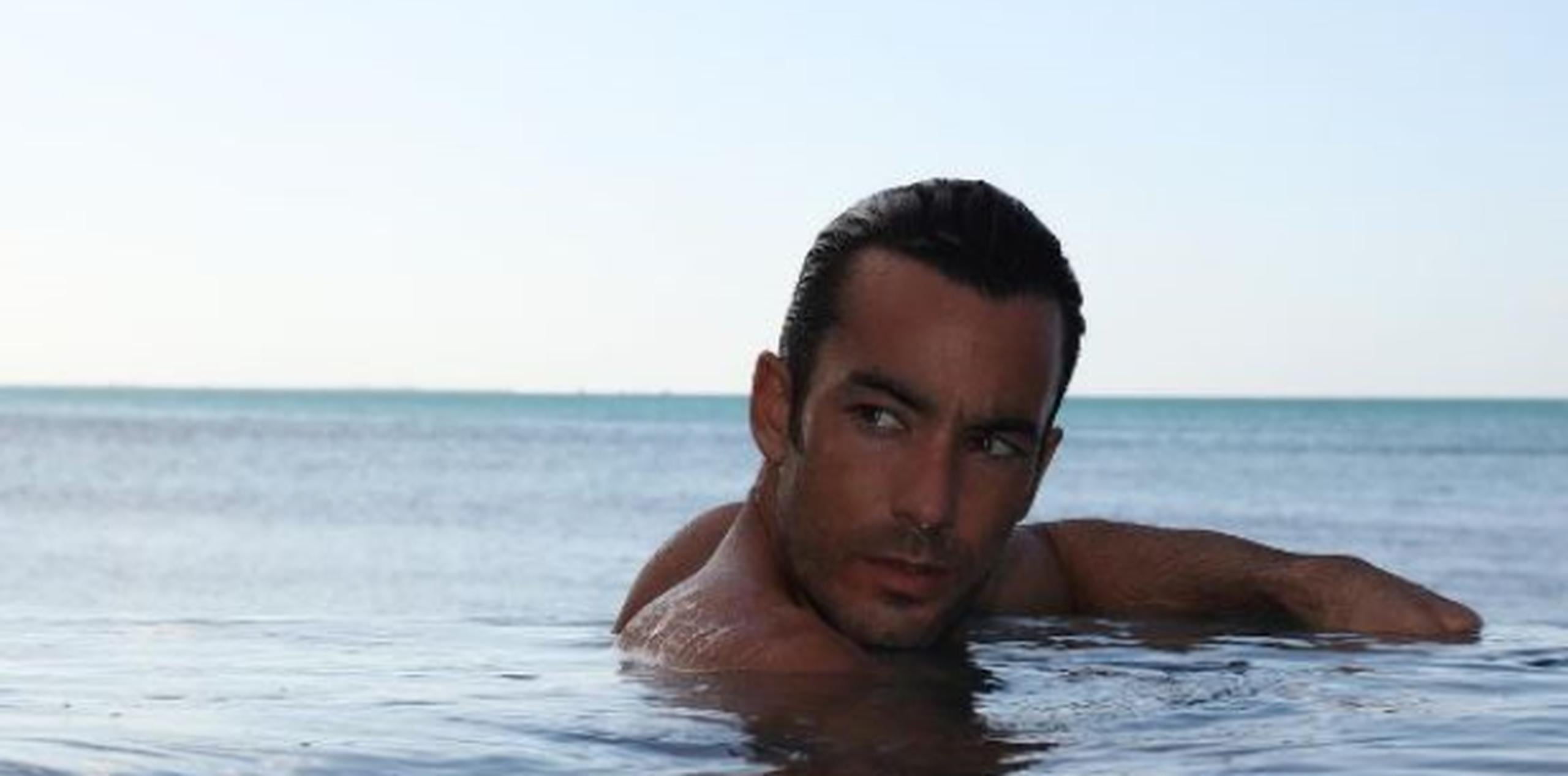 Aaron Díaz publica foto desnudo - Primera Hora