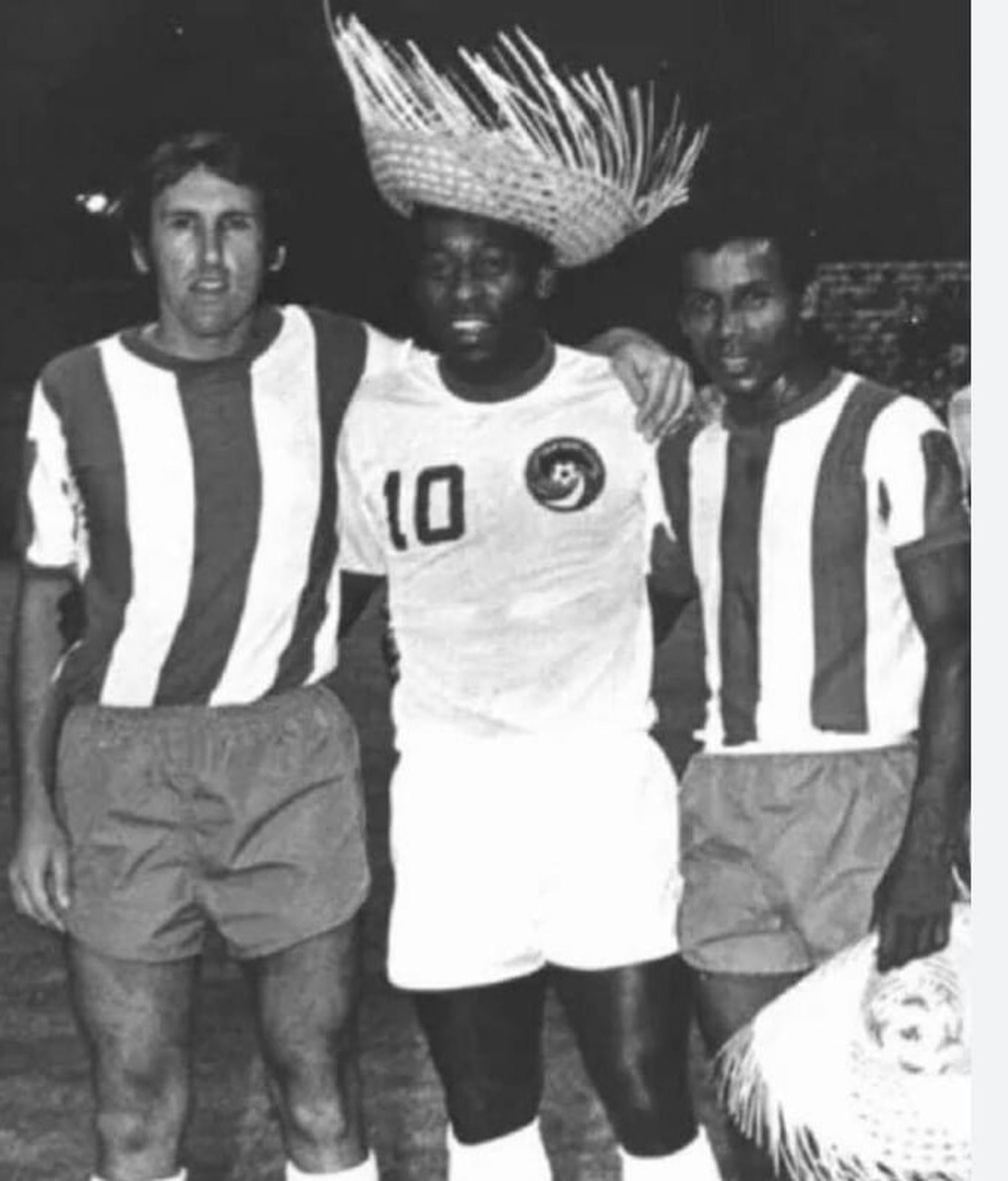 Los integrantes de la Selección puertorriqueña se encargaron de que Pelé se llevara un recordatorio.