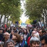 La izquierda pone más presión a Macron en una Francia impregnada de malestar