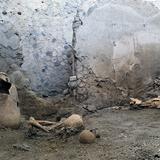 Hallan otros dos cuerpos en Pompeya que murieron por el terremoto que acompañó a la erupción 