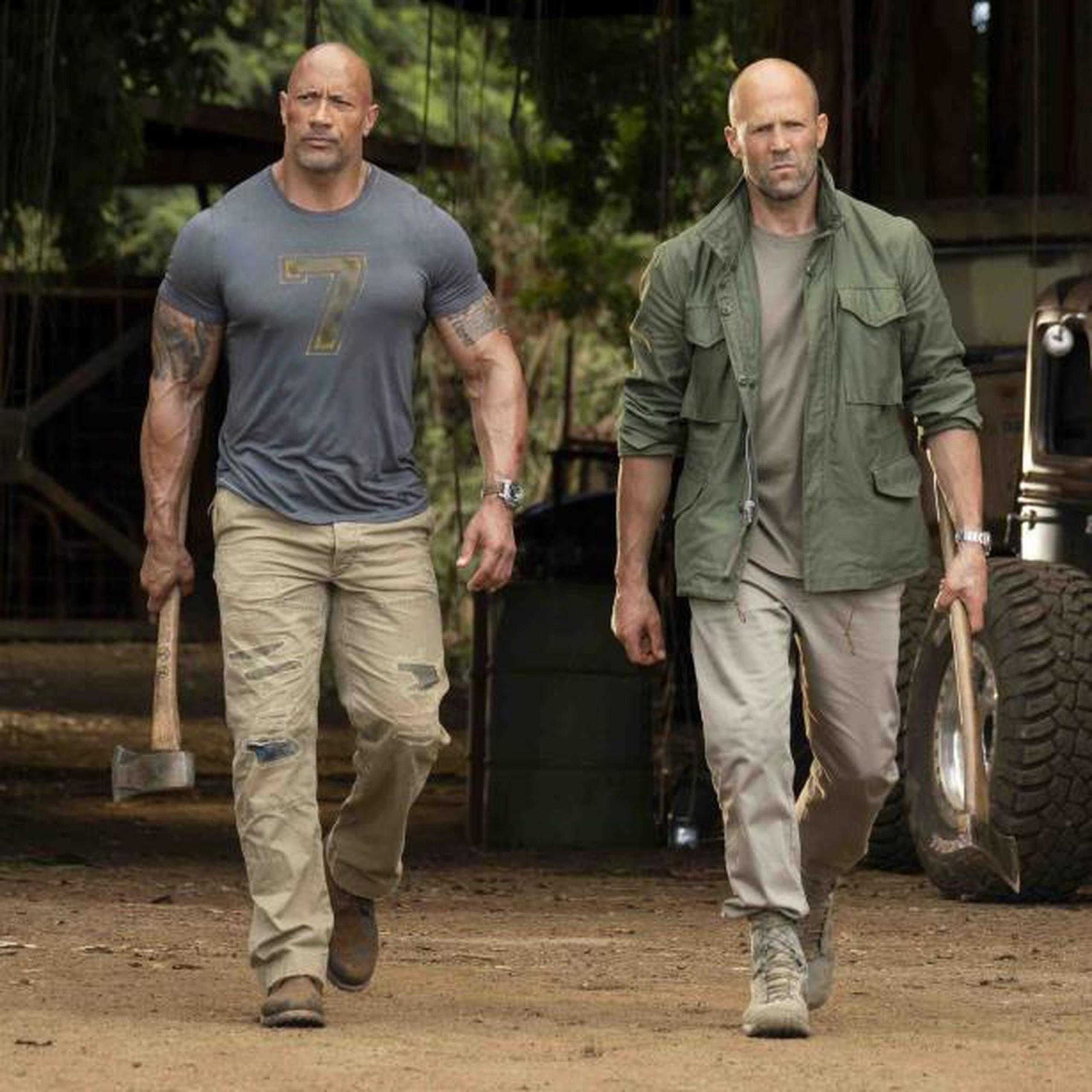 En el filme de acción,  "Hobbs" (Dwayne Johnson) y "Shaw" (Jason Statham) tienen que superar sus diferencias y unir fuerzas para detener al villano. (Archivo)