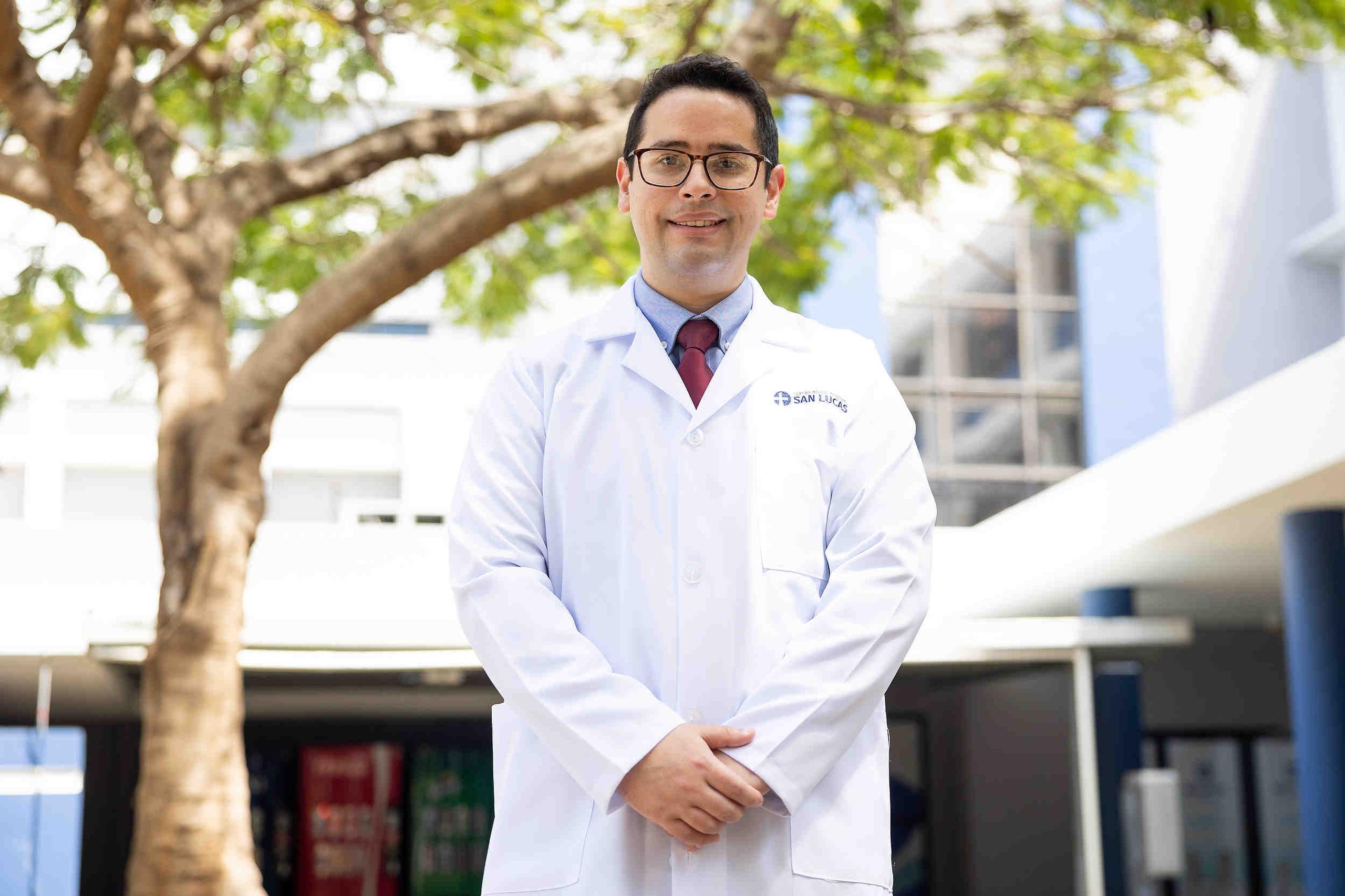 El doctor Yarret Robles Torres, cirujano general con especialidad en cirugía bariátrica en el Centro Médico Episcopal San Lucas.