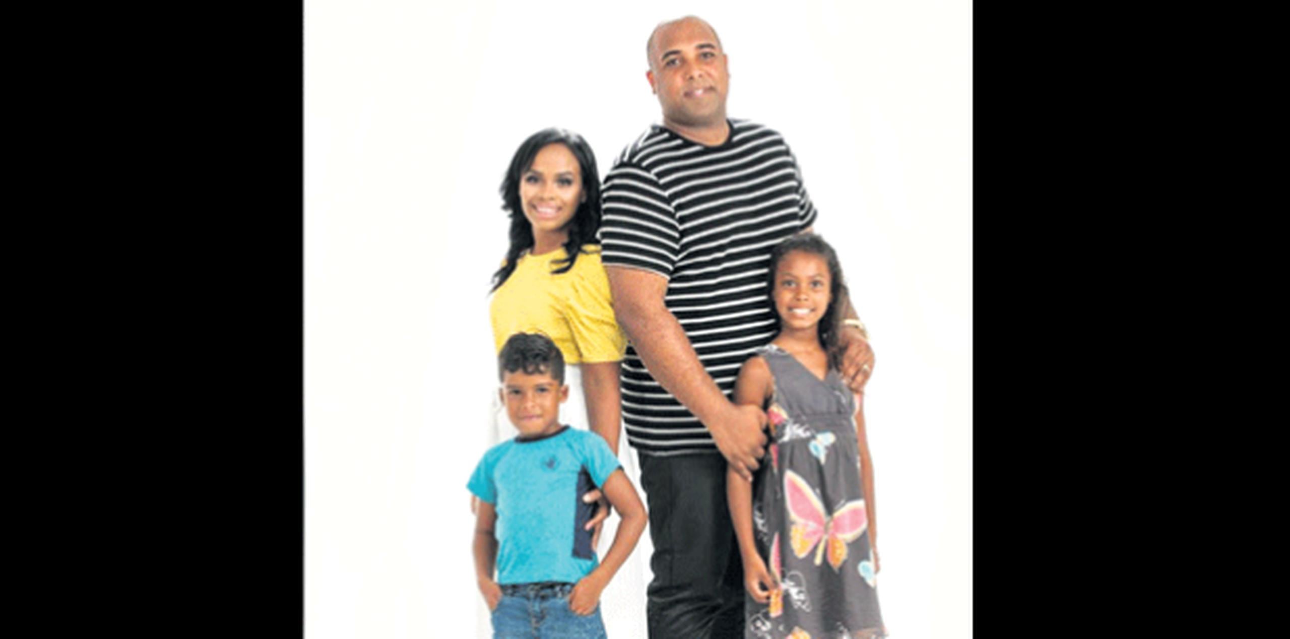 Zuleyka, junto a su esposo Kevin Peña y sus hijos Kenniel Omar y Alanys Nicole, llevarán en el vídeo de la canción “Que me falte todo menos su presencia” sus experiencias de vida. (Suministrada)