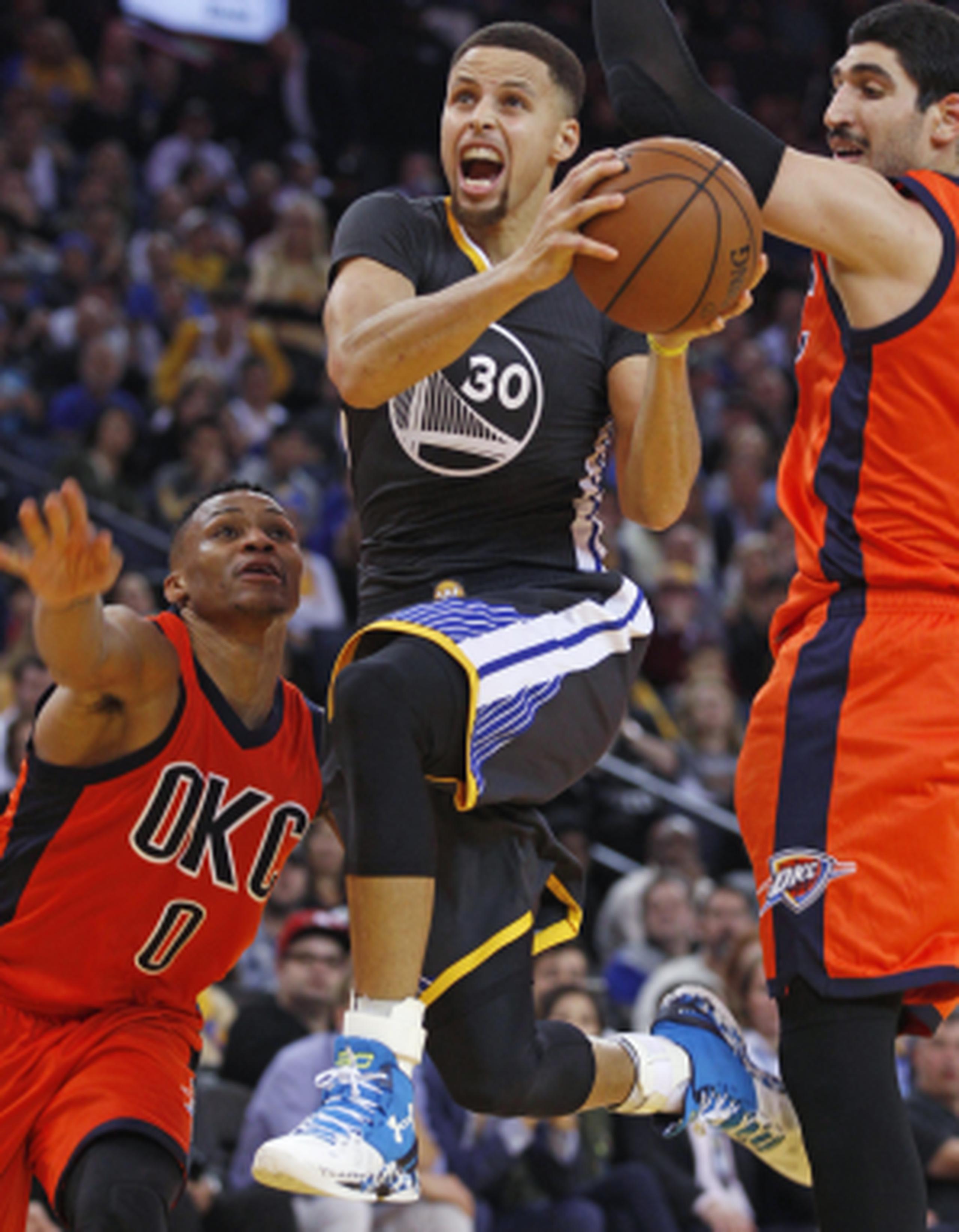 Curry logró 26 puntos en el triunfo. (AP)
