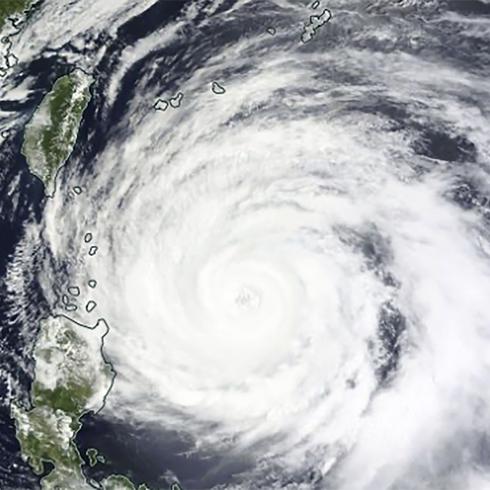 FOTOS: Mawar el peligroso y poderoso tifón que se pasea por el Pacífico