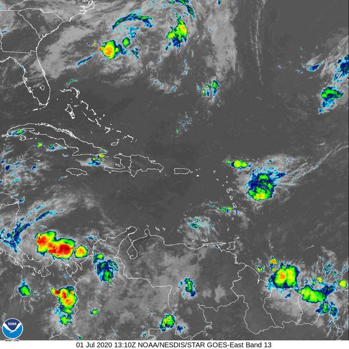 Imagen de satélite de la onda tropical al este de las Antillas Menores.