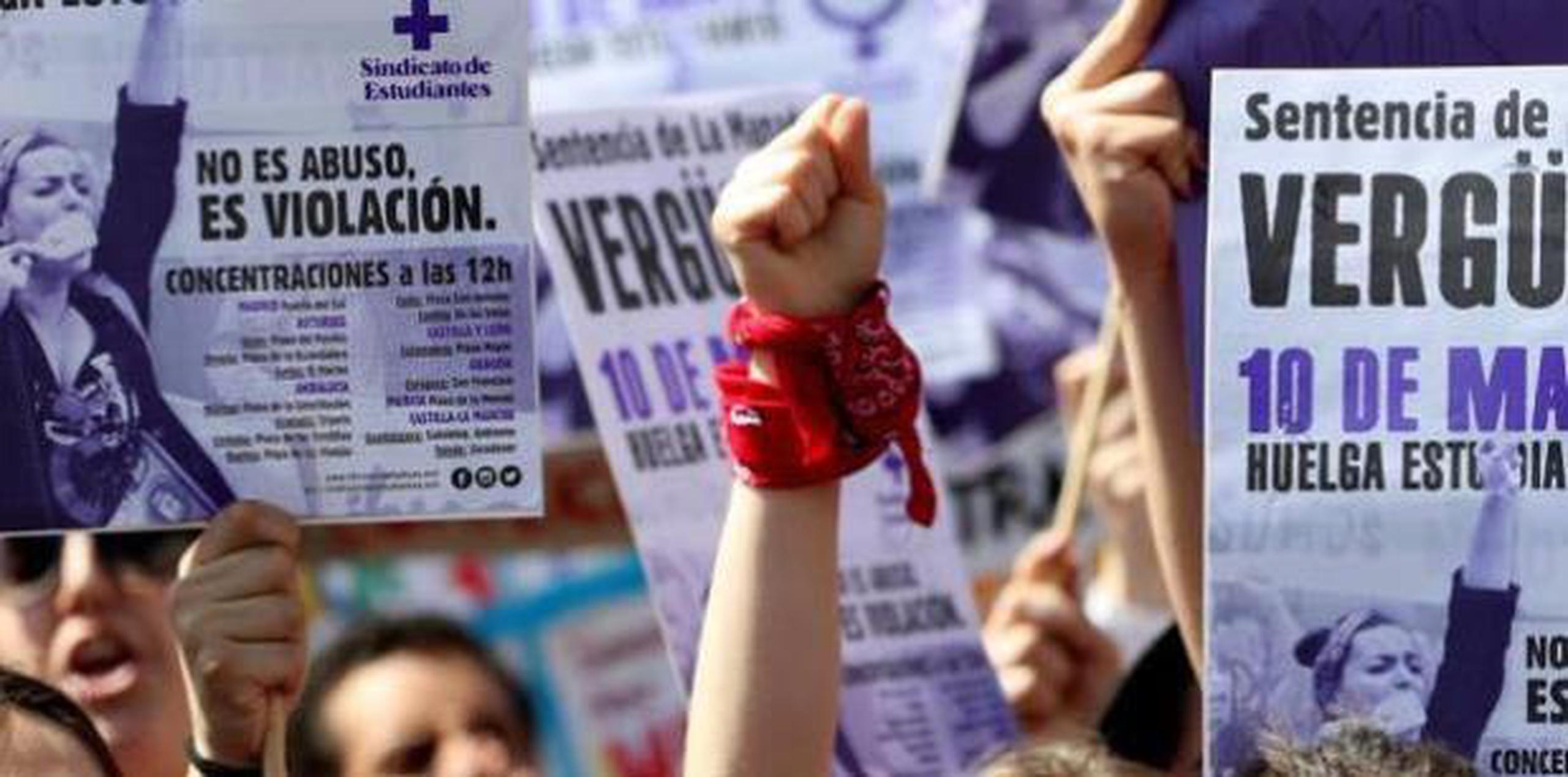 La sentencia provocó protestas de defensoras de los derechos de las mujeres en varias ciudades de España, al considerar que el fallo judicial era indulgente. (EFE)