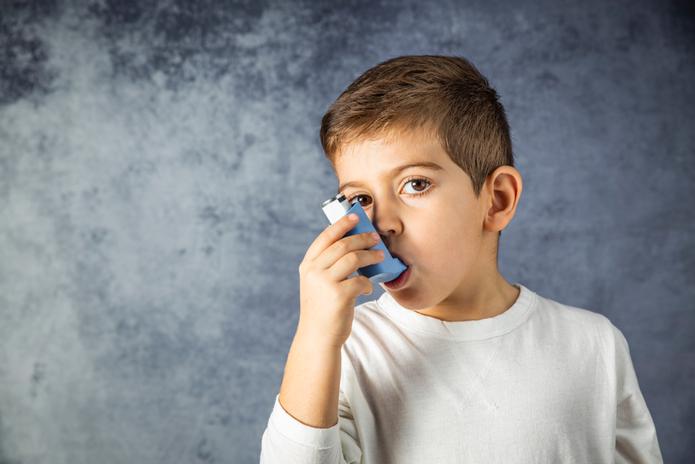 Si el niño tiene secreciones y picor, es muy posible que presente, en los próximos días, un episodio de asma.