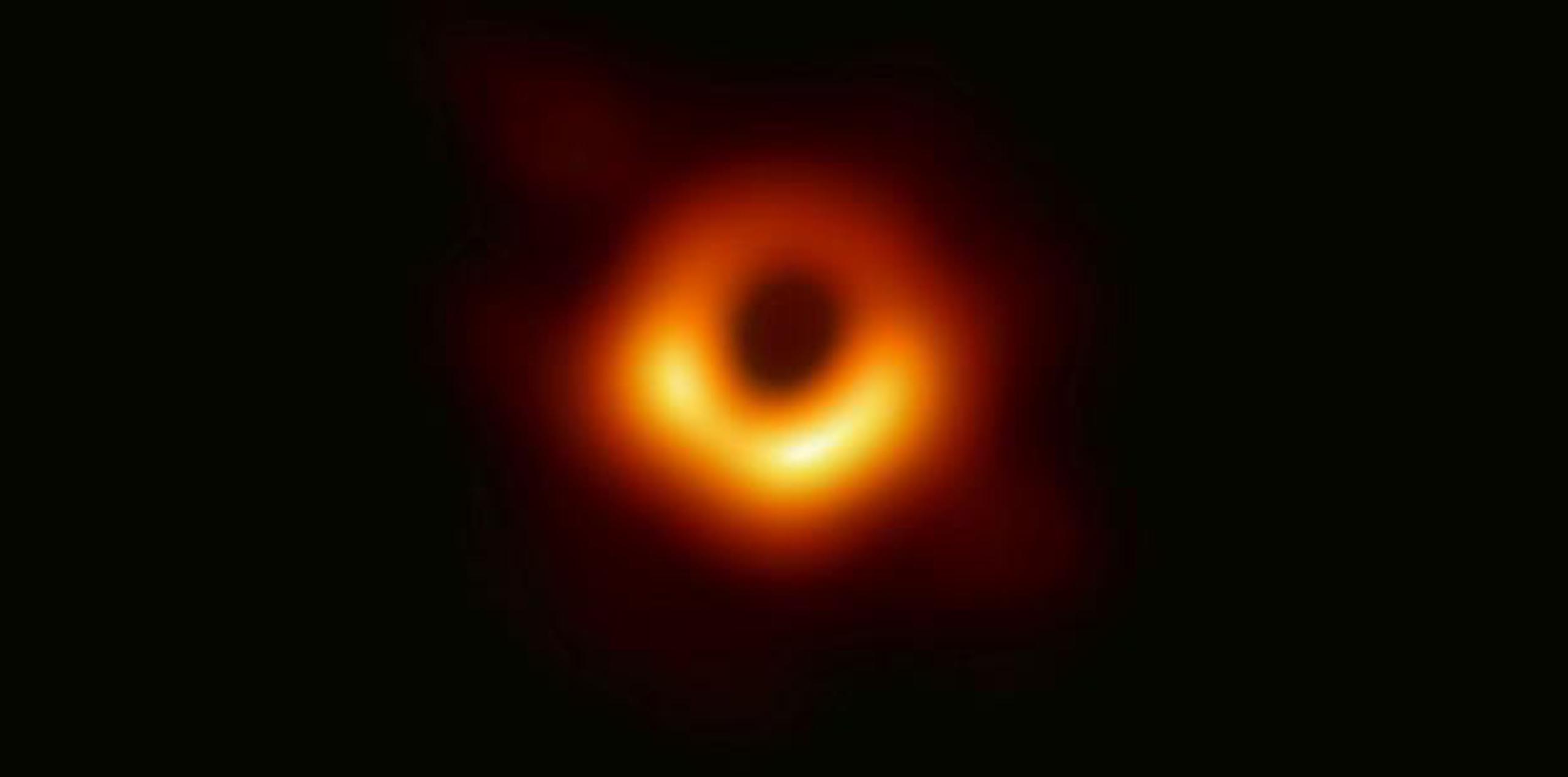 La imagen de lo que los científicos califican como un “absoluto monstruo” corresponde al agujero negro supermasivo ubicado en el centro de la galaxia M87, a 53.3 millones de años luz de la Tierra. (AP)