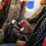 ¿Por qué usar el modo avión en el celular, aunque no estés en pleno viaje?