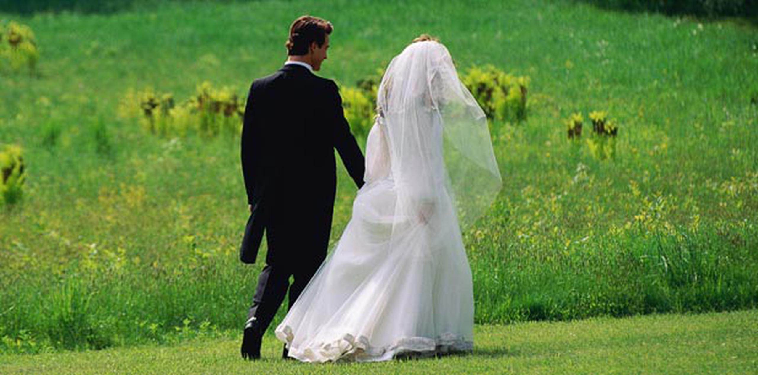 Conforme van pasando los años, las presiones para contraer matrimonio aumentan. (Archivo)