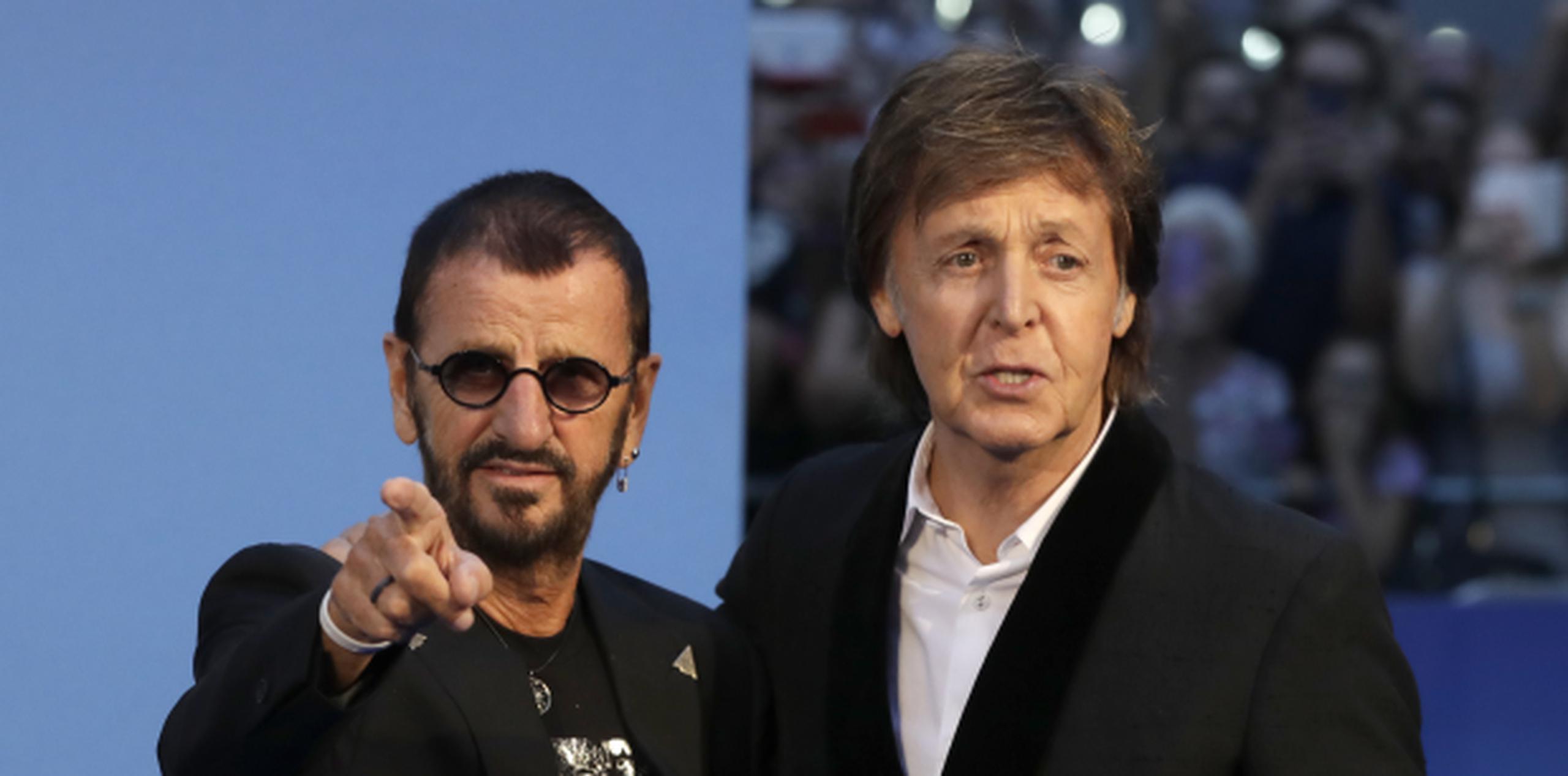 Ringo Starr y Paul McCartney en la alfombra roja del estreno del documental. (Prensa Asociada)