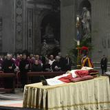 Benedicto XVI será enterrado en la antigua tumba de Juan Pablo II 