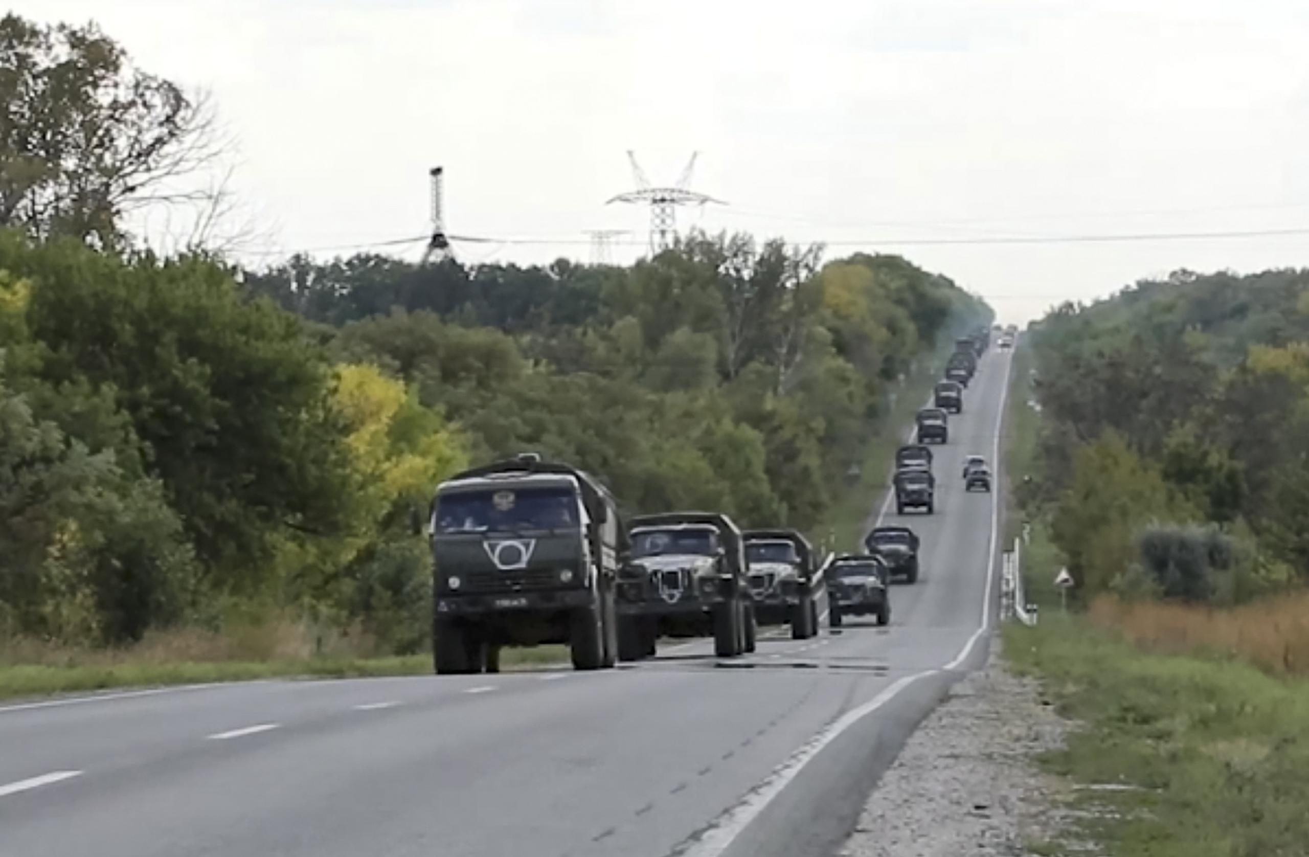 Convoy ruso en el área de Járkov el 9 de septiembre captado el viernes.