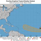 Centro de huracanes continúan vigilando onda tropical en el Atlántico 