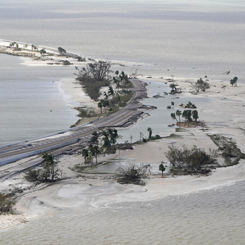 Fotos: Huracán Ian hace pedazos carretera de Sanibel Island en Florida