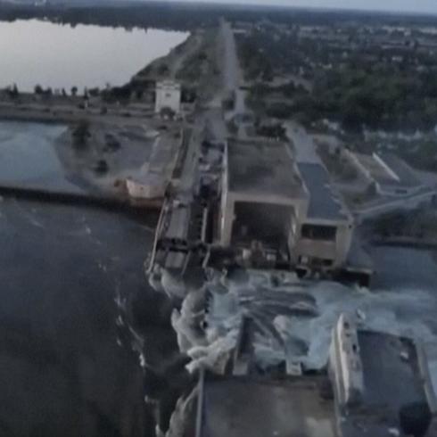 FOTOS: Se derrumba muro de importante represa en Ucrania tras explosión