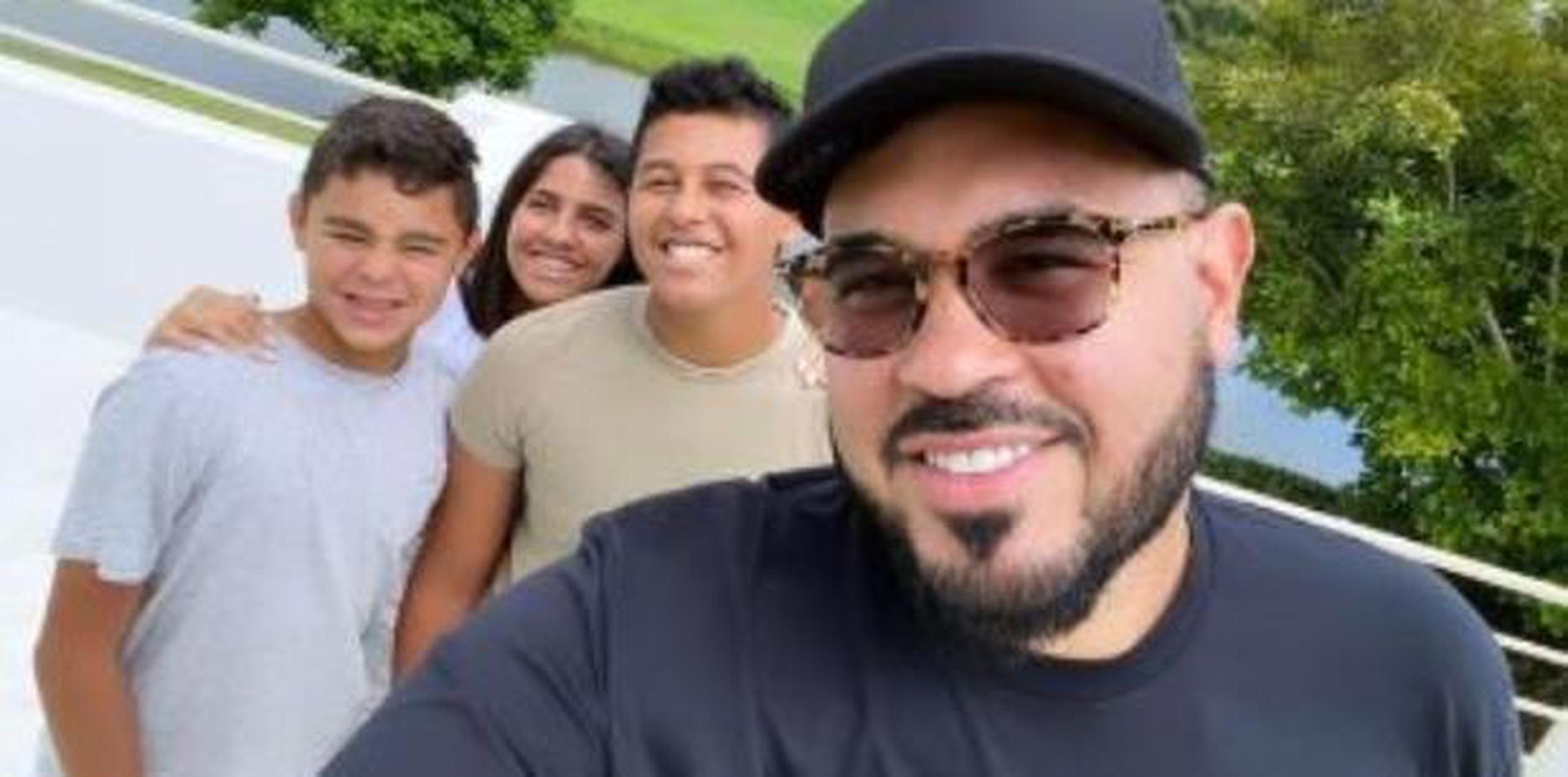 Raphy Pina le regala una casa a cada uno de sus hijos en Navidad