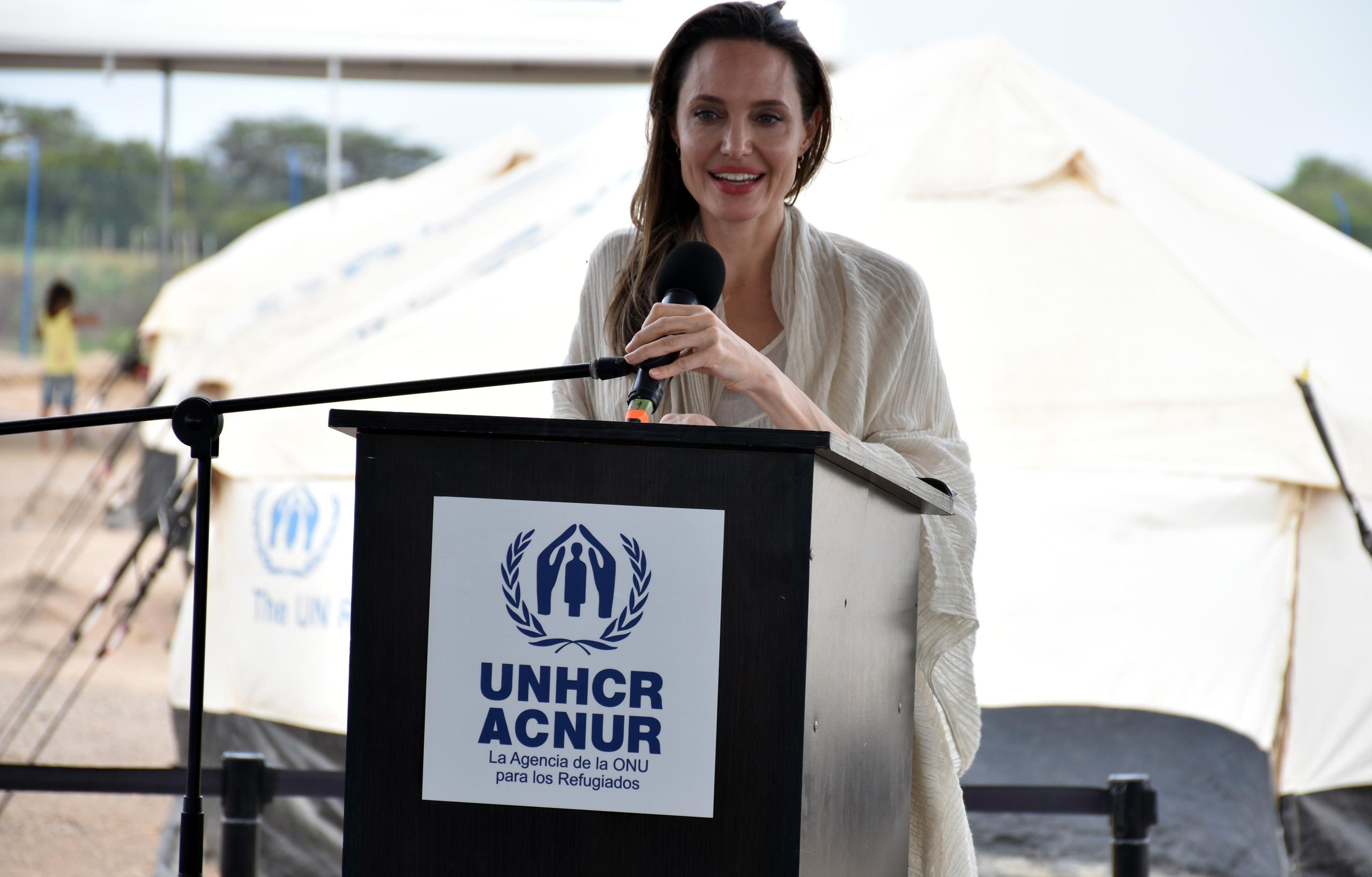 Angelina Jolie comenzó a trabajar con la agencia de refugiados de la ONU en 2001 y fue nombrada enviada especial en 2012.