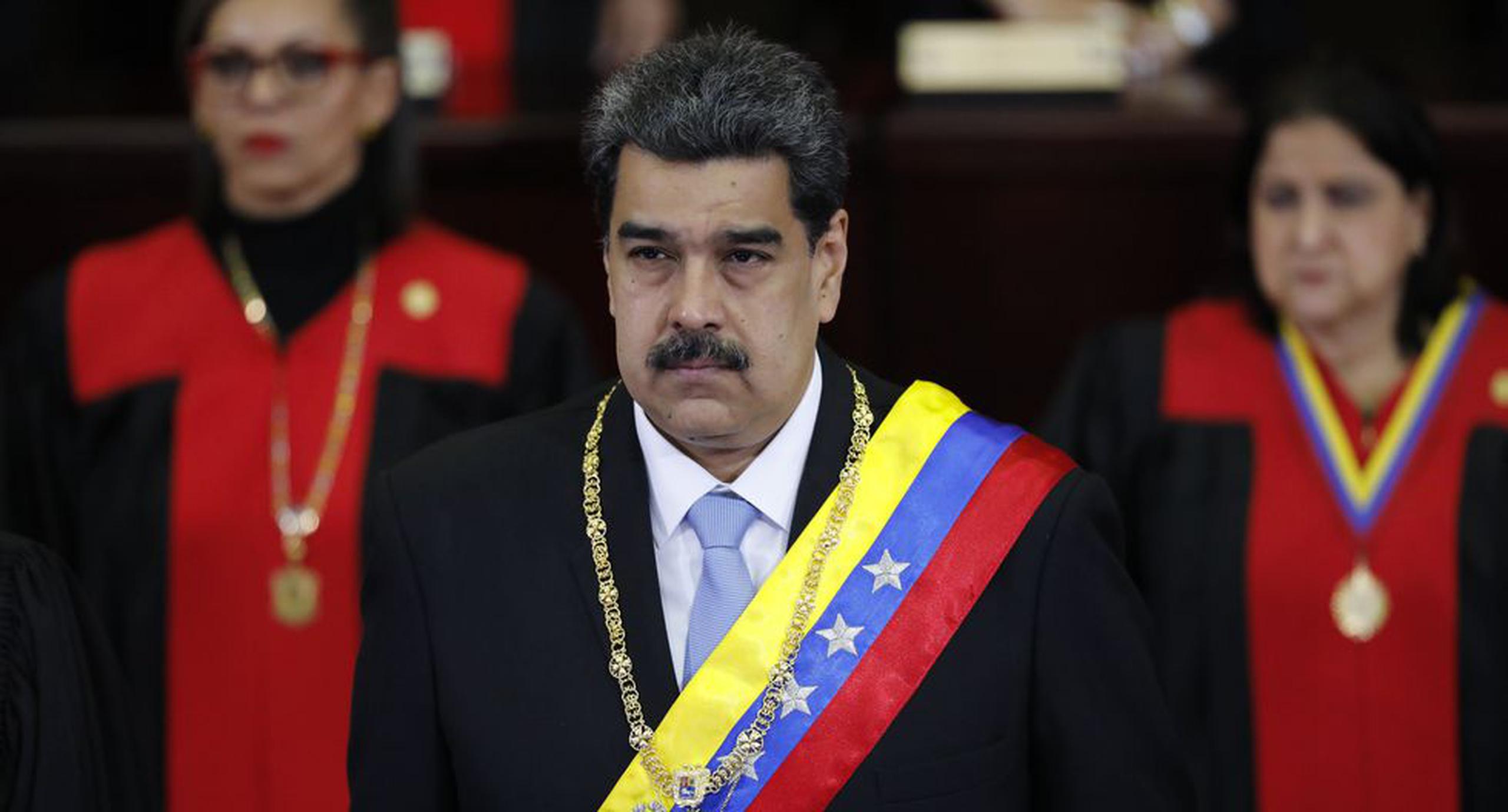 Nicolás Maduro desea negociar con Estados Unidos, pero tiene la red de túneles como plan B.