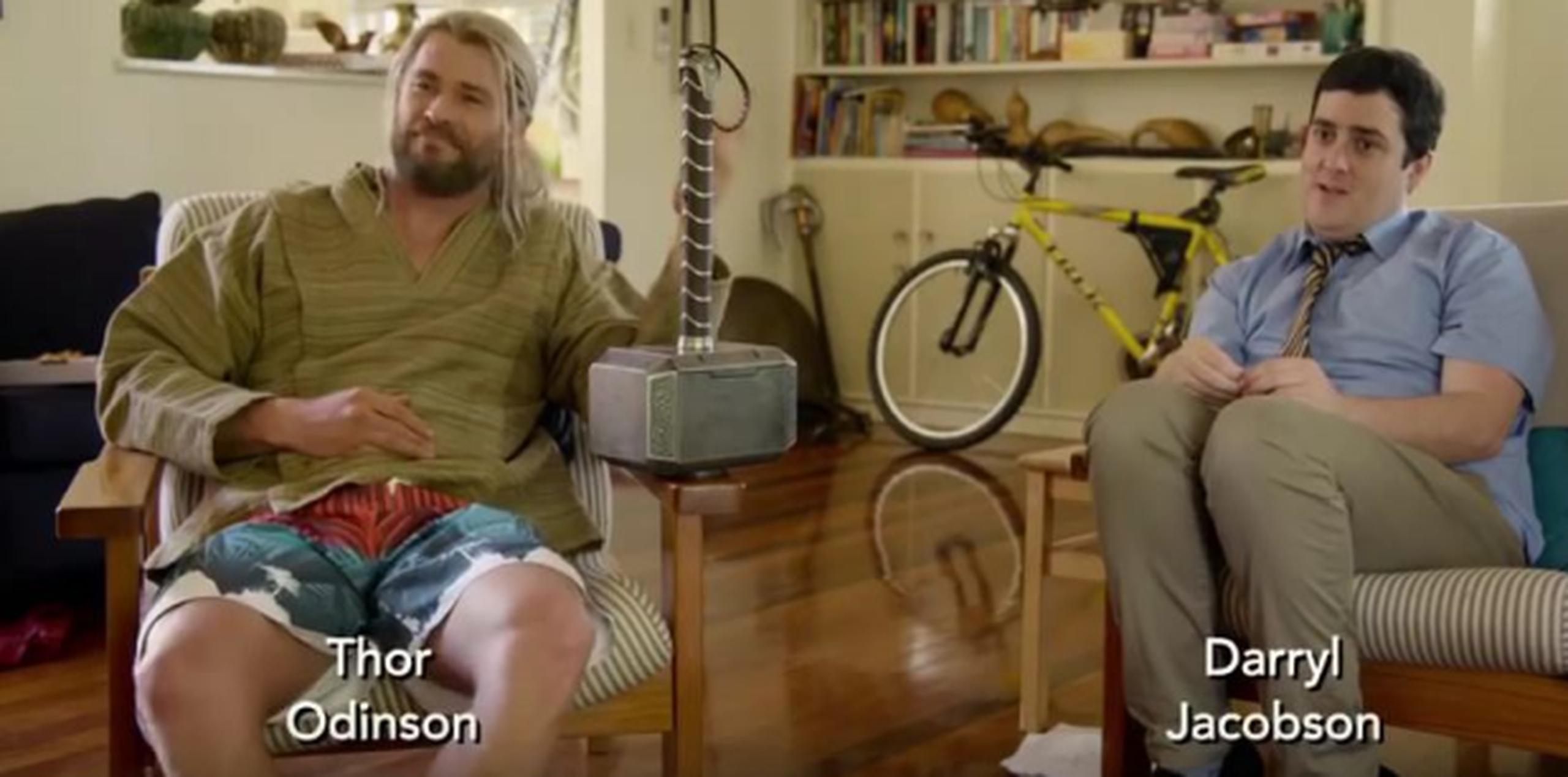 Thor sese mudó a Australia y se fue a vivir con Darryl Jacobson, su nuevo compañero de departamento. (Captura/ YouTube)