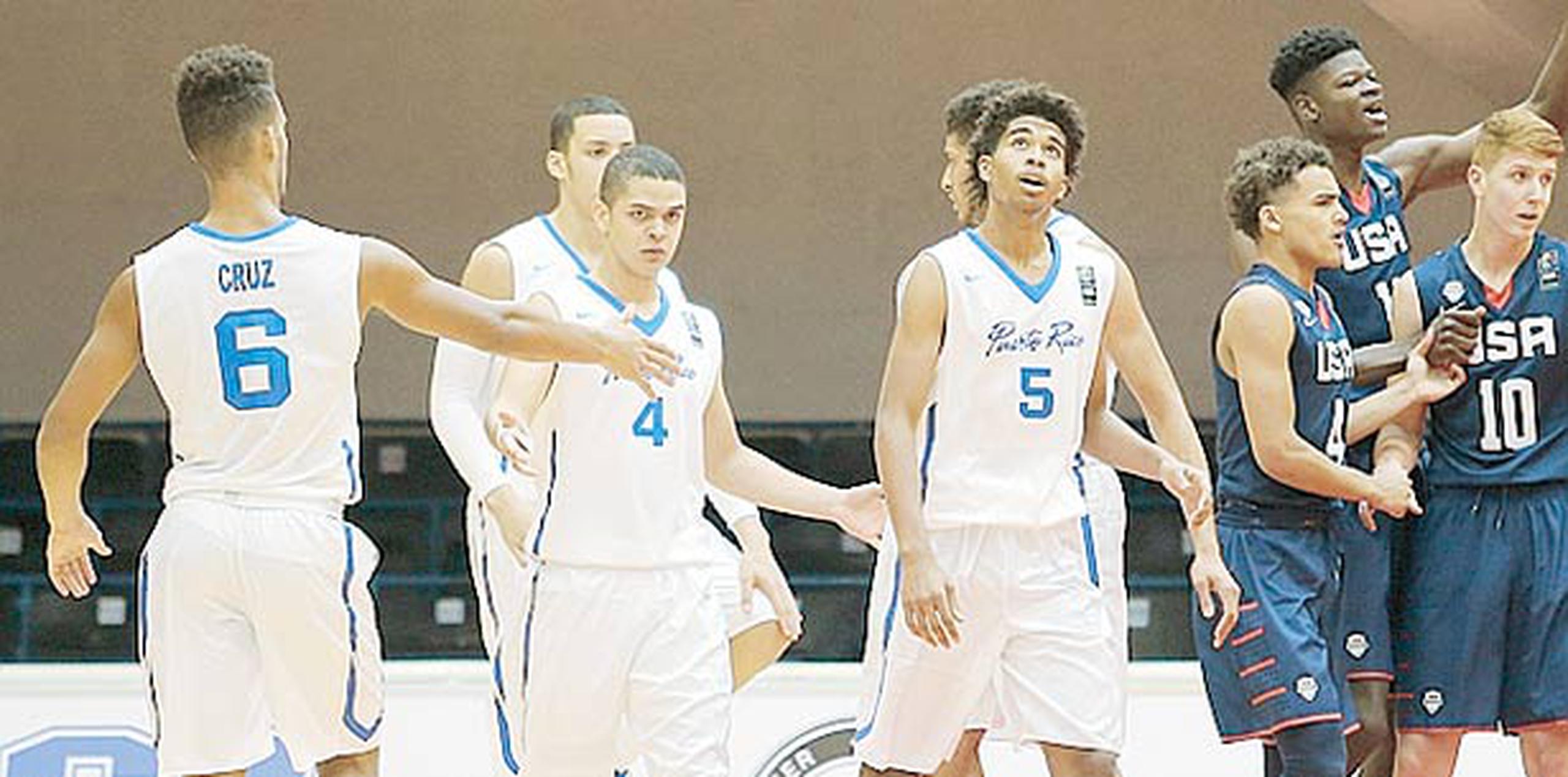 Jesús Cruz (6), Jorge Pacheco (4) e Ethan Thompson (5) fueron integrantes importantes para el combinado de Puerto Rico en el Premundial Sub-18 masculino. (Suministrada / FIBA Americas)