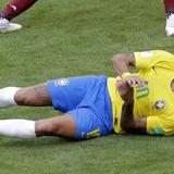 Líder de FIFA le pide a Neymar que debe dejar de simular faltas

