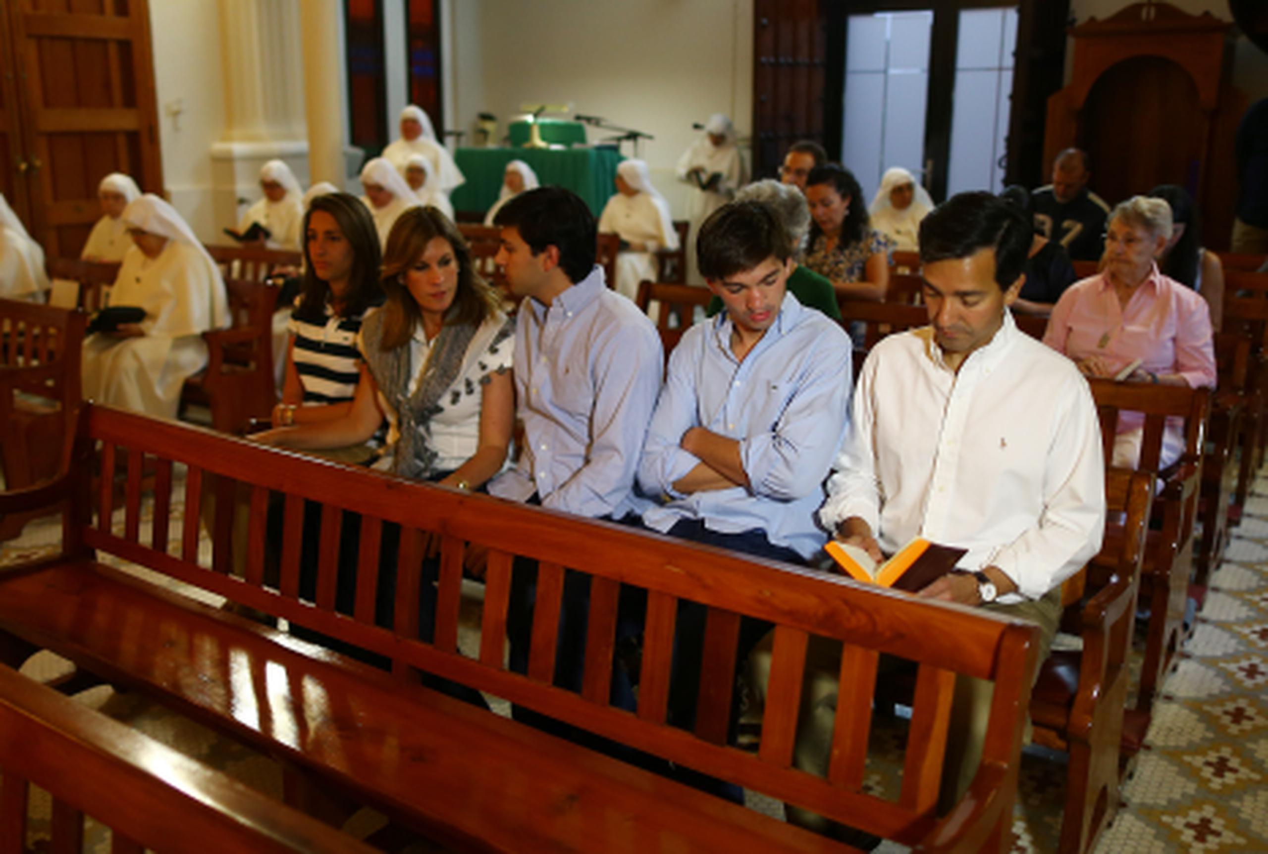 El gobernador, Luis G. Fortuño, asistió a misa acompañado por su esposa Lucé Vela y sus hijos Roberto, Guillermo Luis y María Luisa.(jose.madera@gfrmedia.com)
