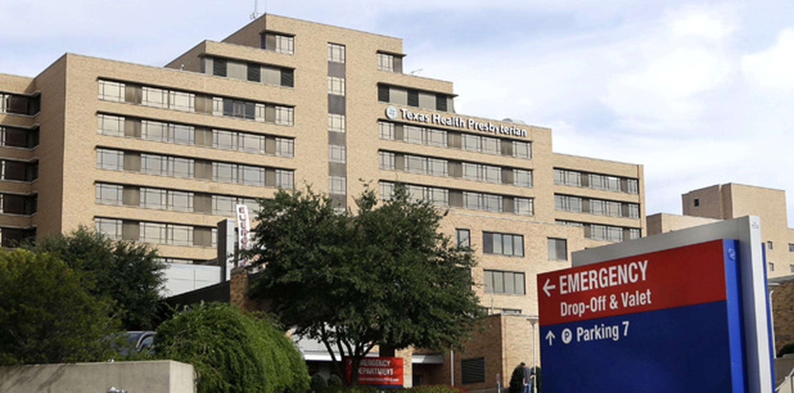 La enfermera fue trasladada vía aérea desde el hospital Texas Presbyterian de Dallas, donde contrajo el virus. (AP)