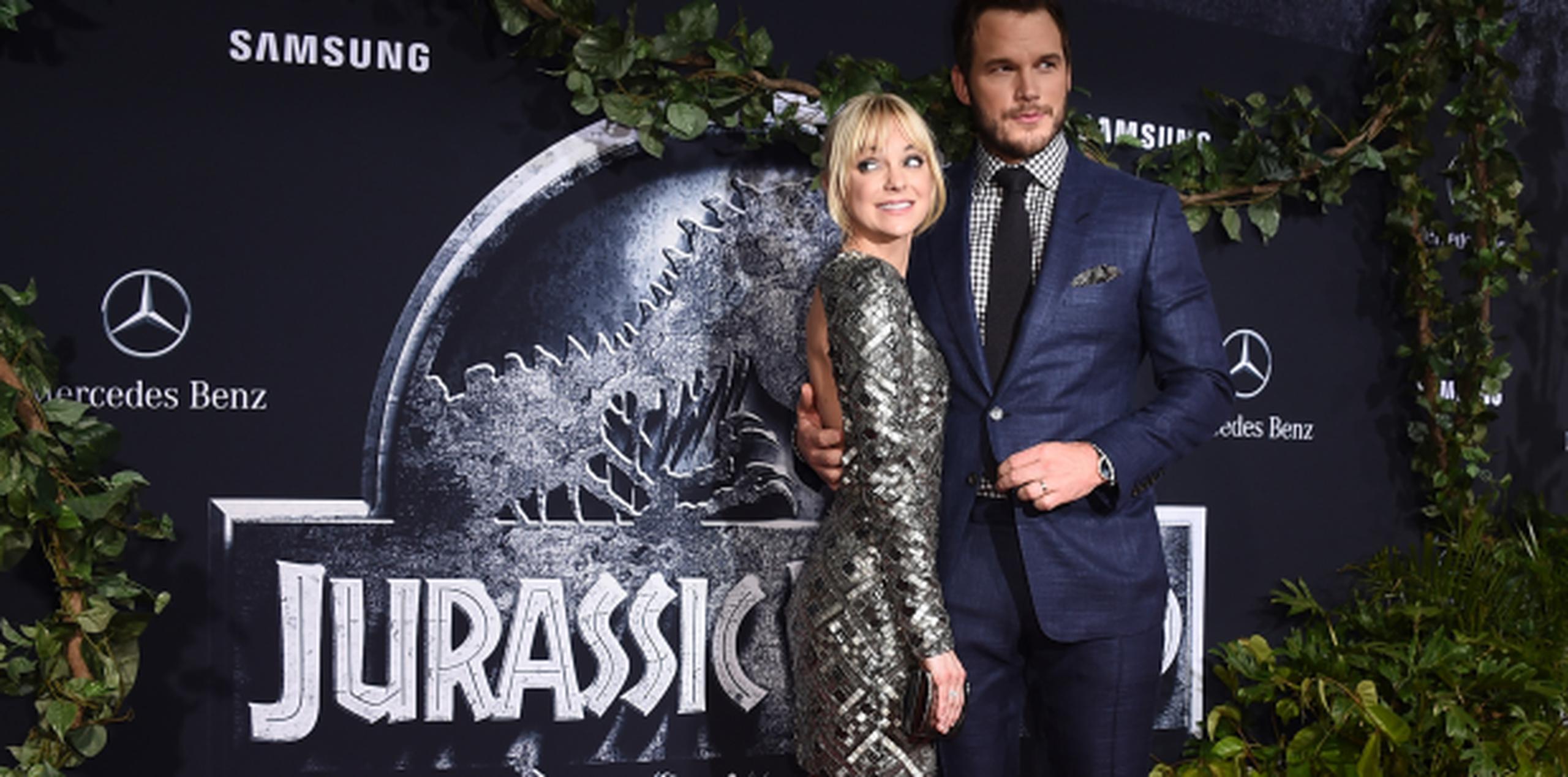 El protagonista de la película Chris Pratt y su esposa la también actriz Anna Faris llegaron asistieron a la presentación en Los Angeles de "Jurassic World". (AP)