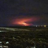 Volcán inactivo hace erupción en Islandia