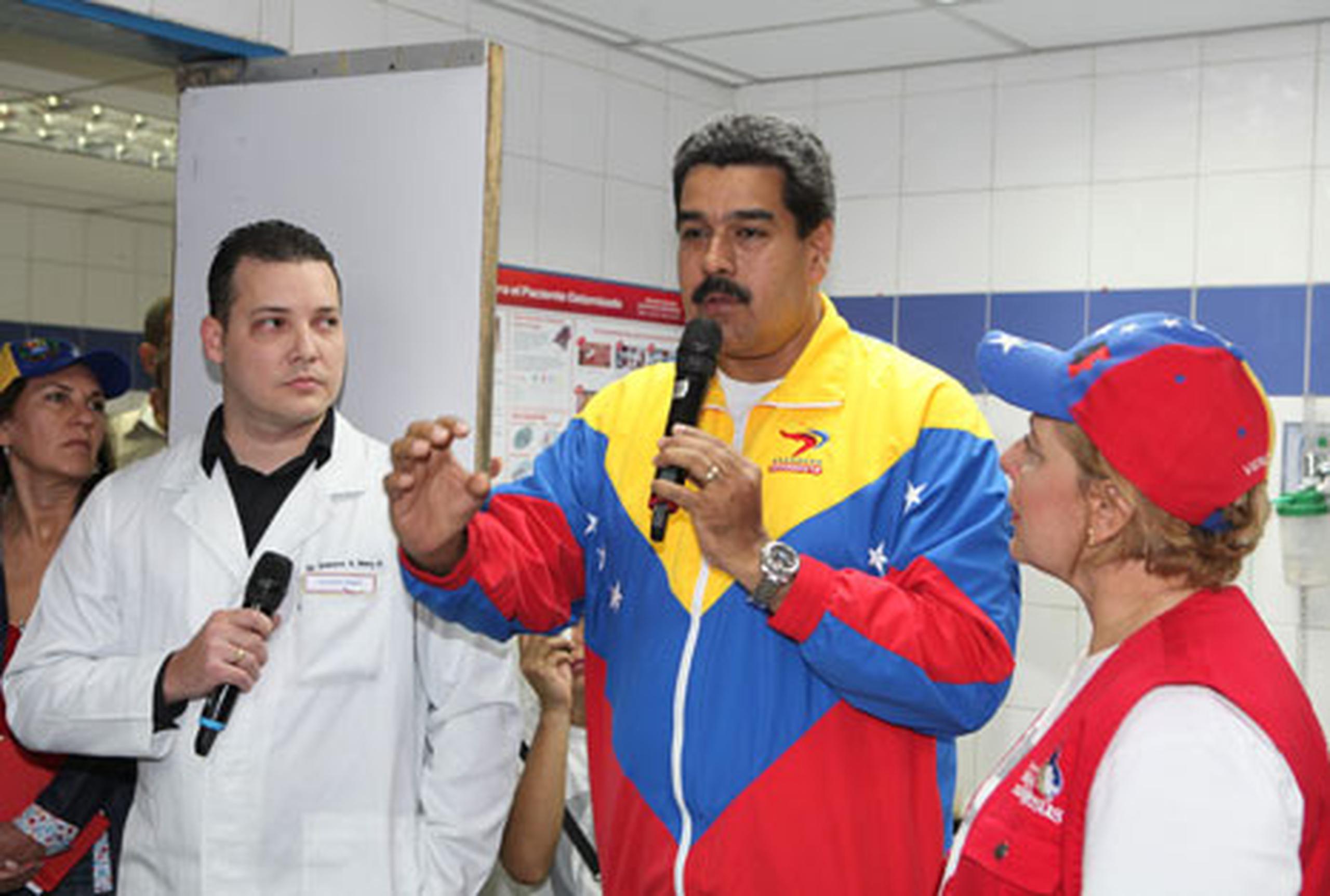 Maduro añadió que el gobernante, tras superar una infección respiratoria durante el post-operatorio, se somete a "tratamientos sumamente complejos y duros", sin dar detalles. (EFE)
