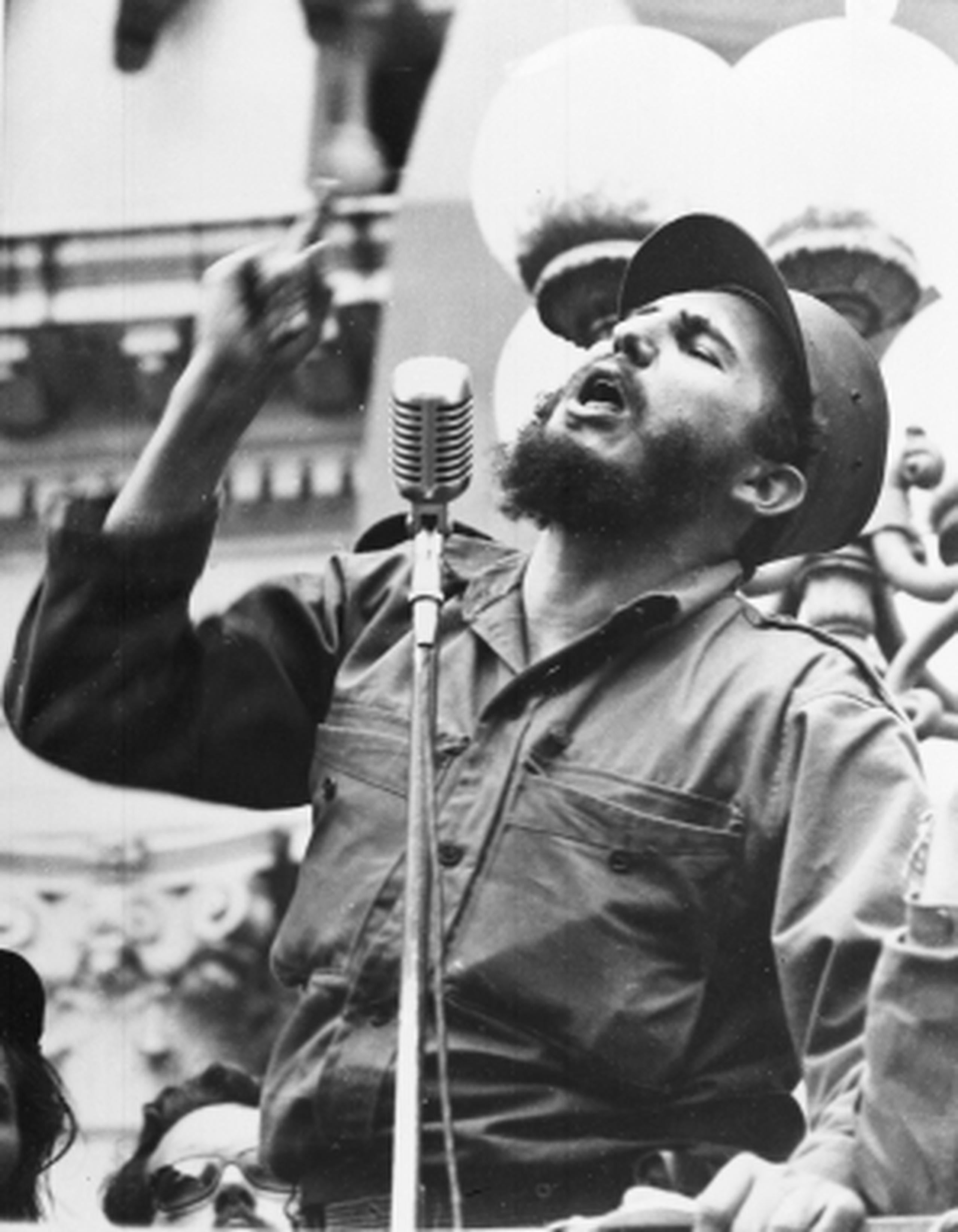 Fidel ante una multitud poco después de su llegada triunfal a La Habana en 1959, al frente de la Revolución Cubana. (Archivo)