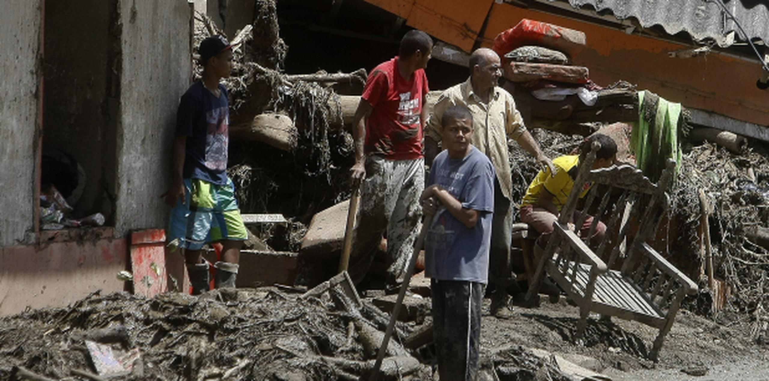 Barro y escombros arrasaron la localidad montañosa de Salgar, en el departamento de Antioquia, Colombia, dejando un número indeterminado de desaparecidos.(EFE)