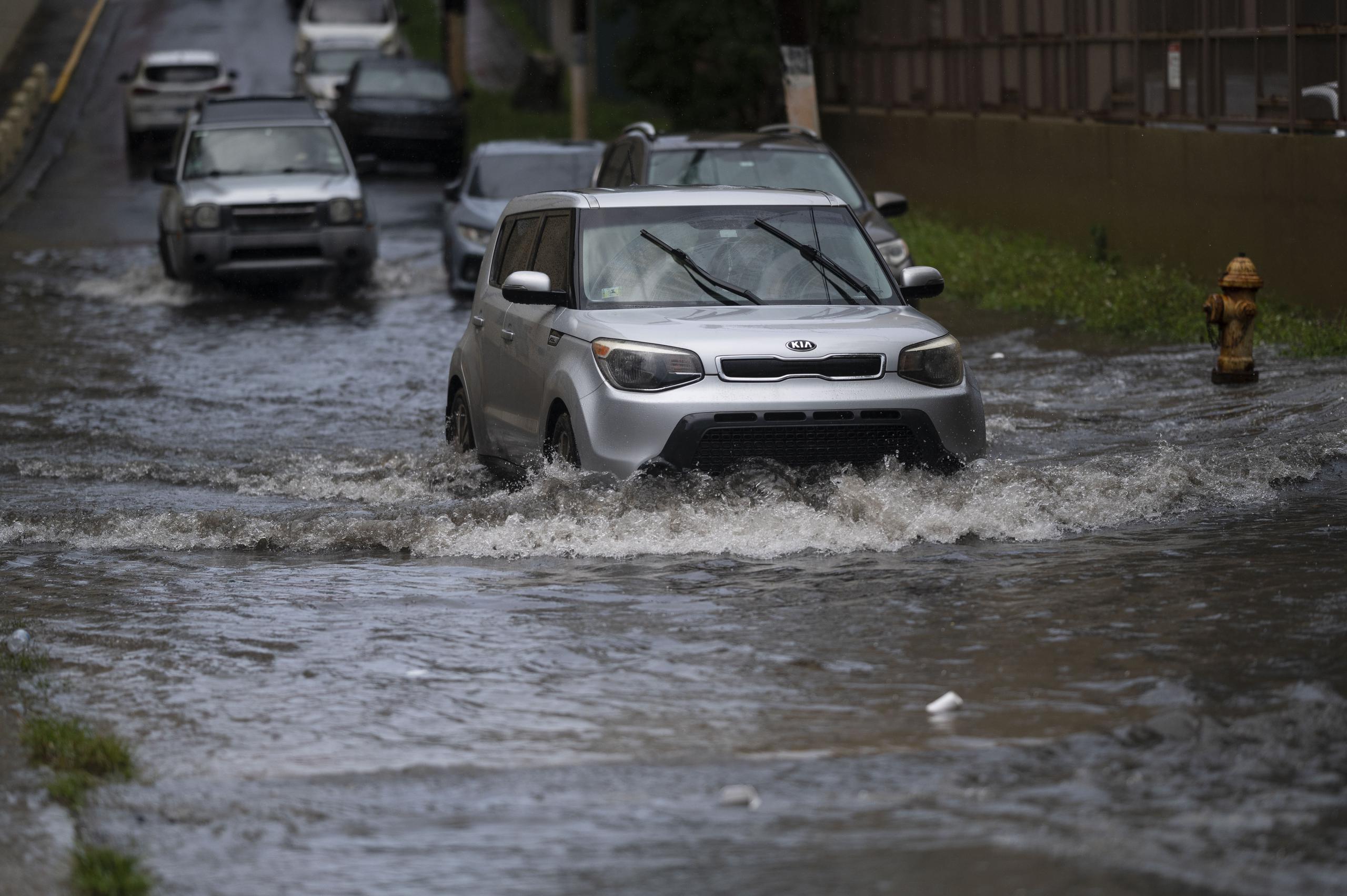 El impacto de la precipitación en la zona oeste ha provocado que varias estructuras a lo largo del río Culebrinas en Moca se encuentren afectadas por la acumulación de agua, informó el Servicio Nacional de Meteorología.