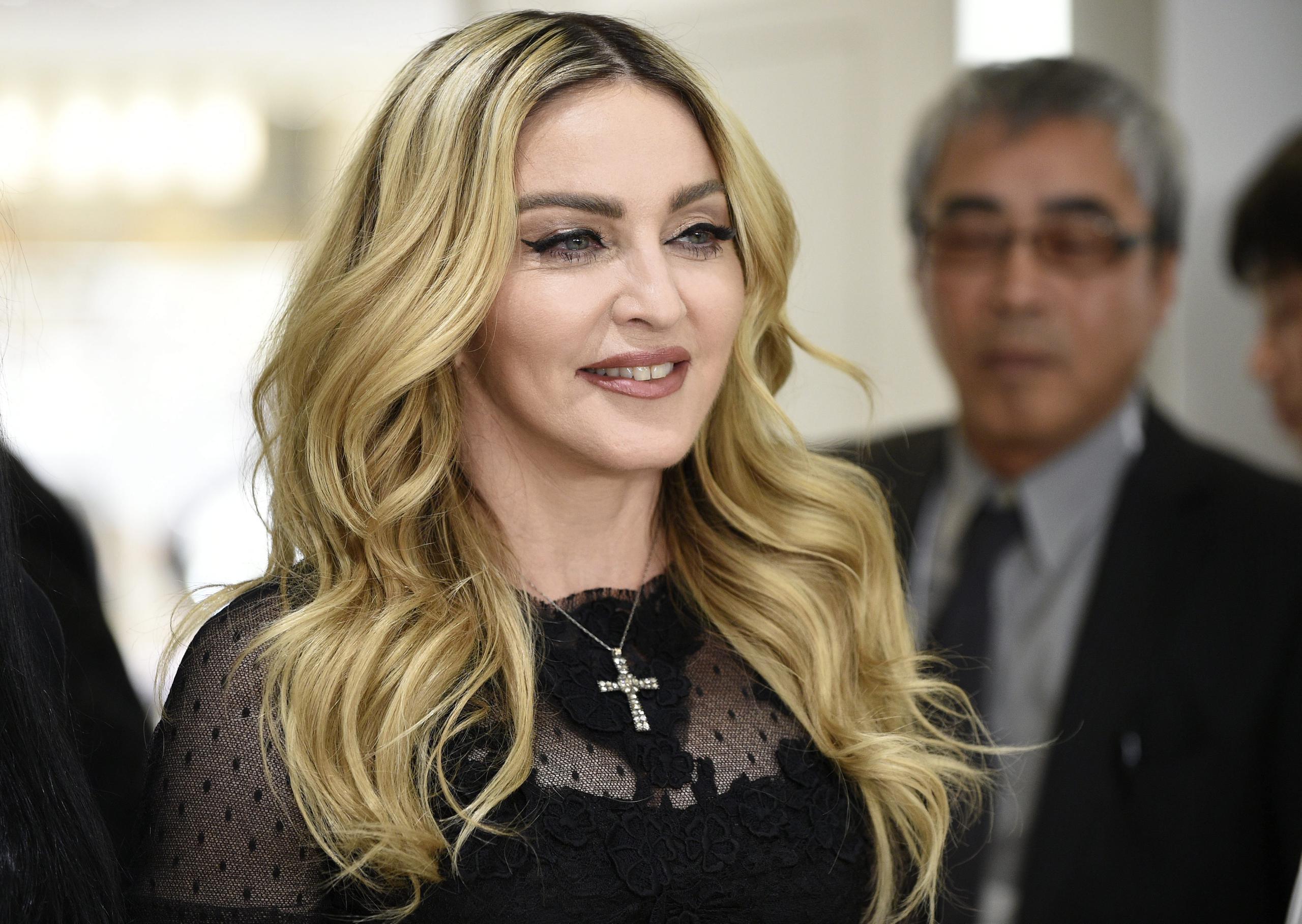 La superestrella del pop Madonna posa durante un evento promocional.