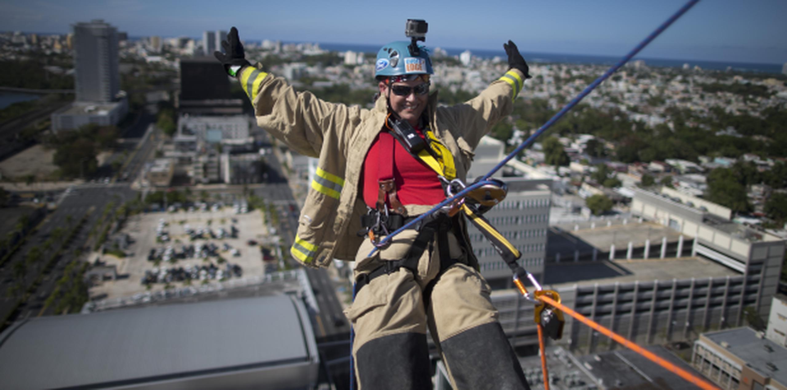 La teniente Celia Feijoo, directora del distrito de Bayamón del Cuerpo de Bomberos de Puerto Rico, completó el reto. (xavier.araujo@gfrmedia.com)